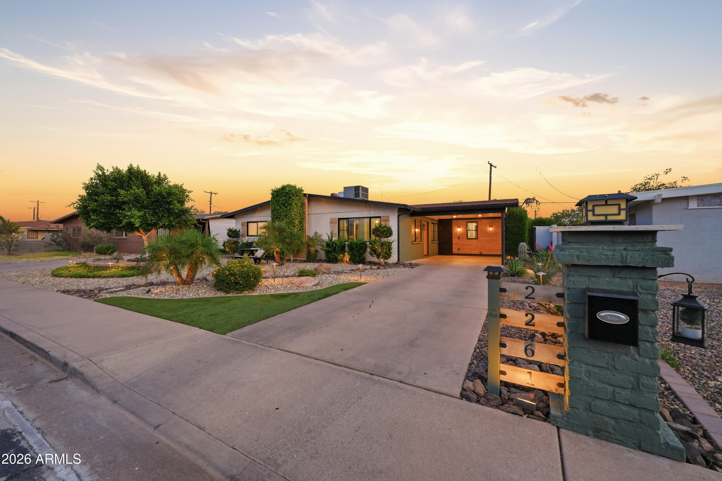 2261 E BRAMBLE Avenue