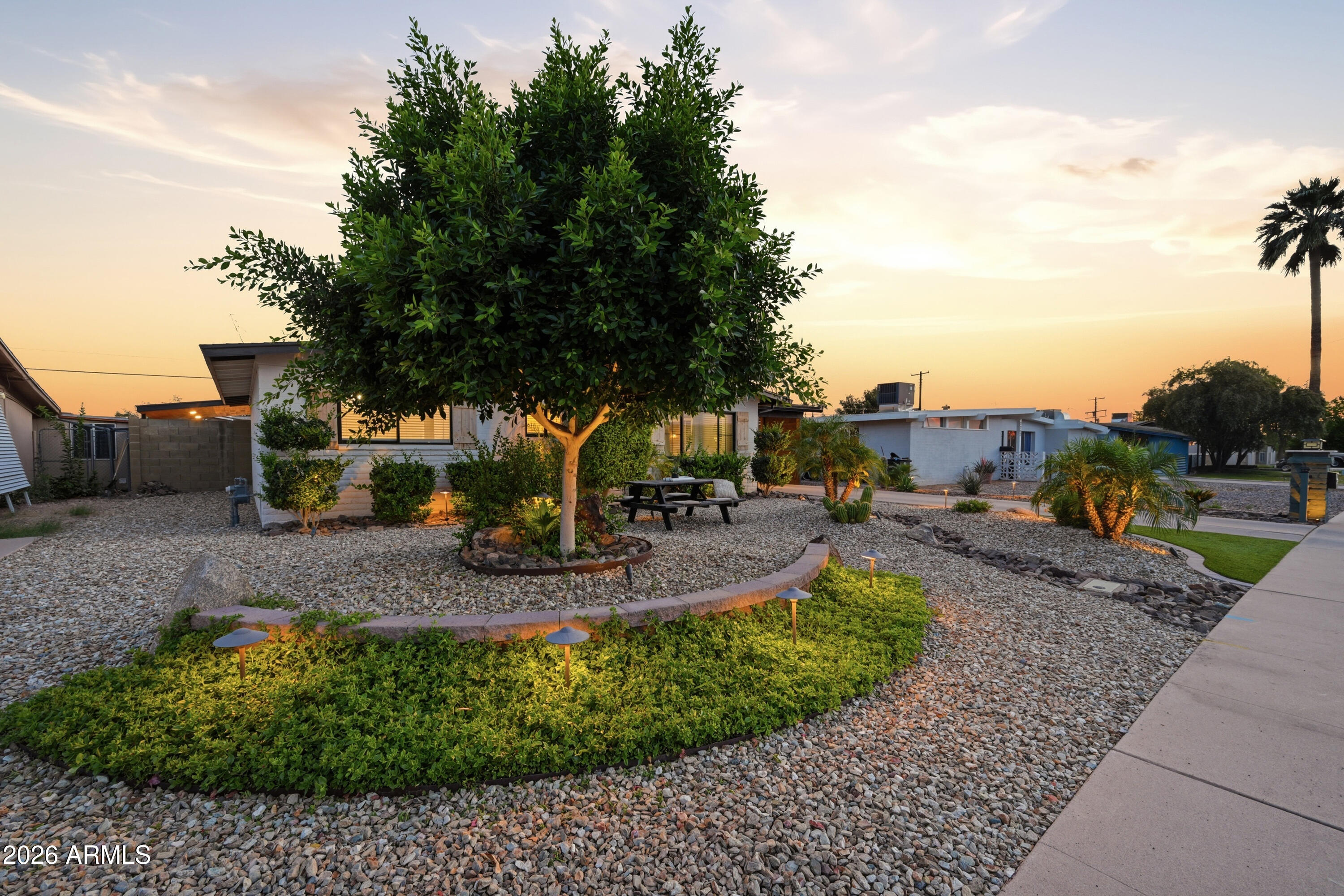 2261 E BRAMBLE Avenue