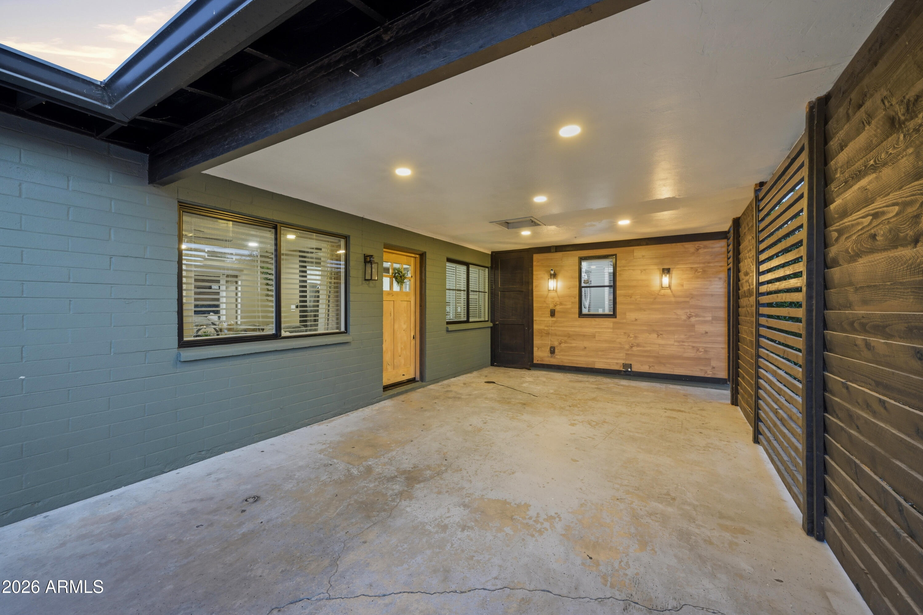 2261 E BRAMBLE Avenue