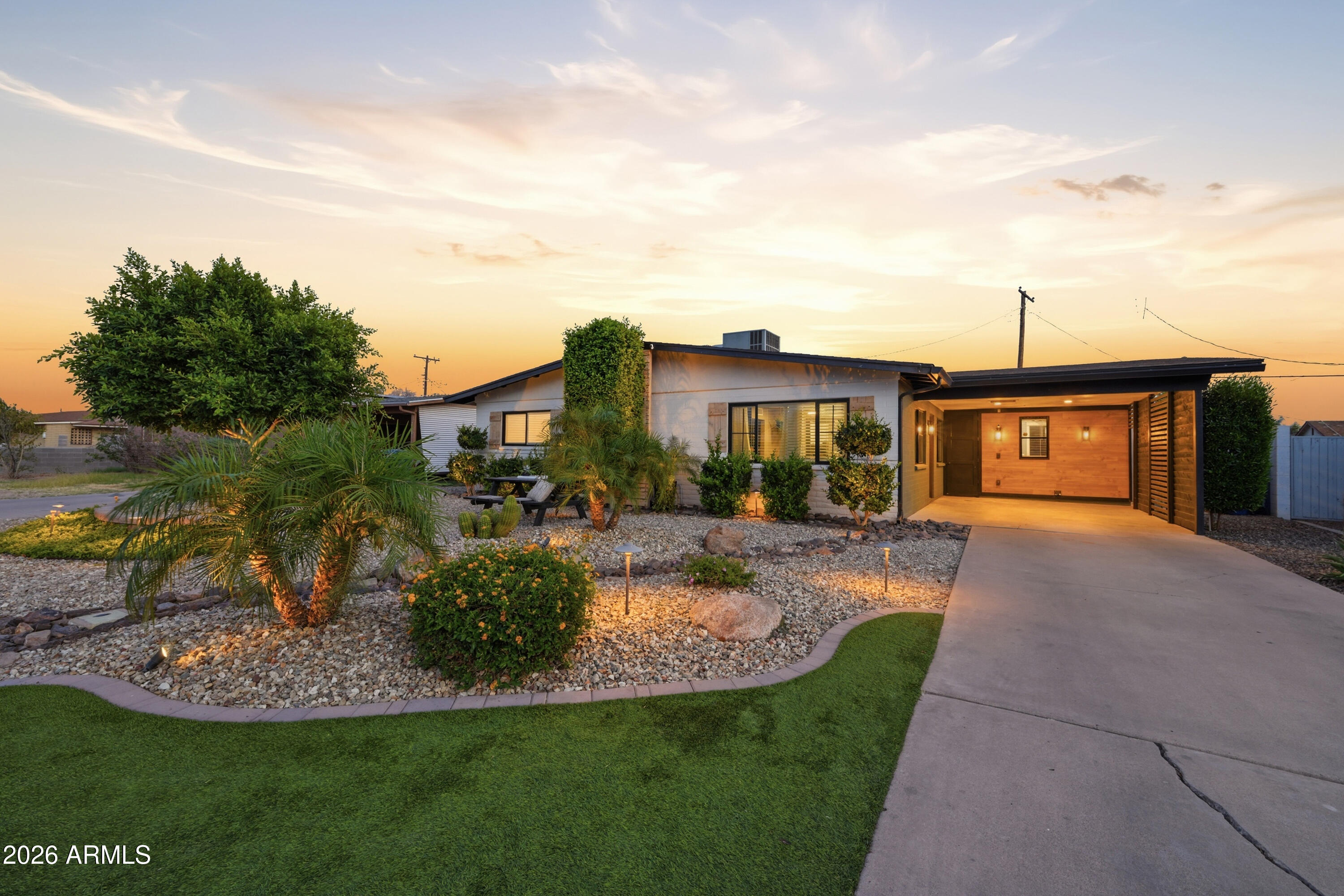 2261 E BRAMBLE Avenue