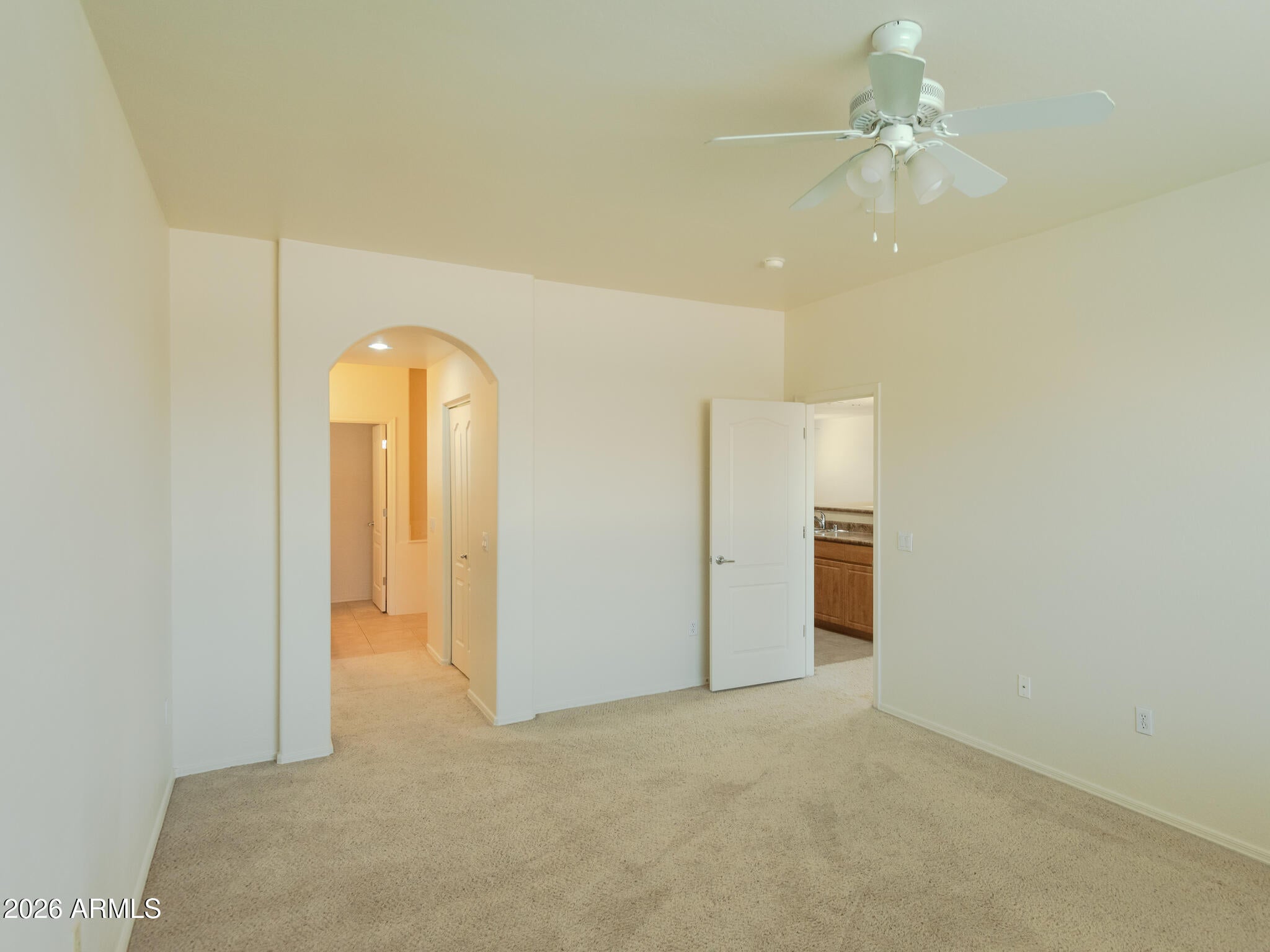 705 W QUEEN CREEK Road 2176
