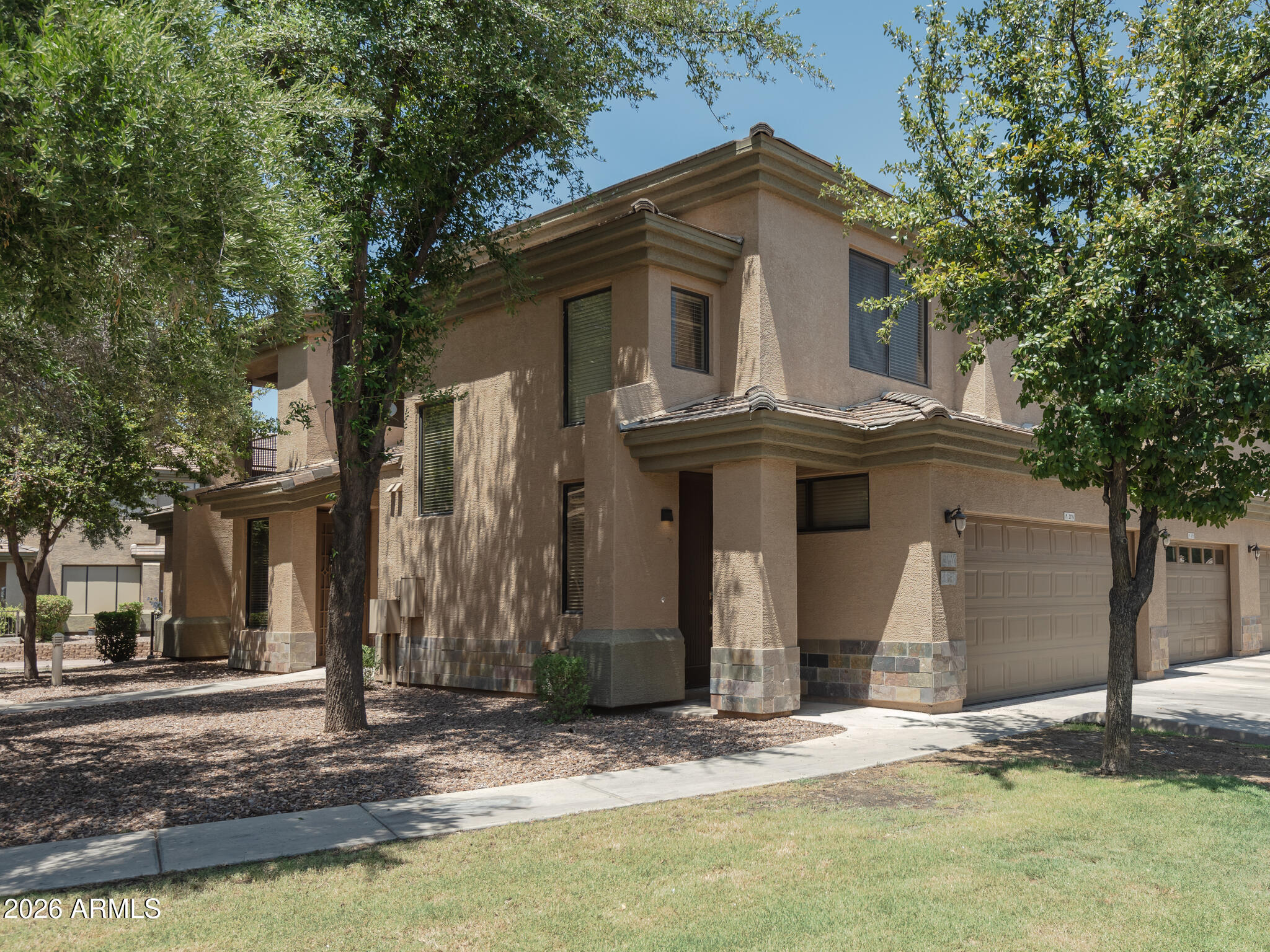 705 W QUEEN CREEK Road 2176