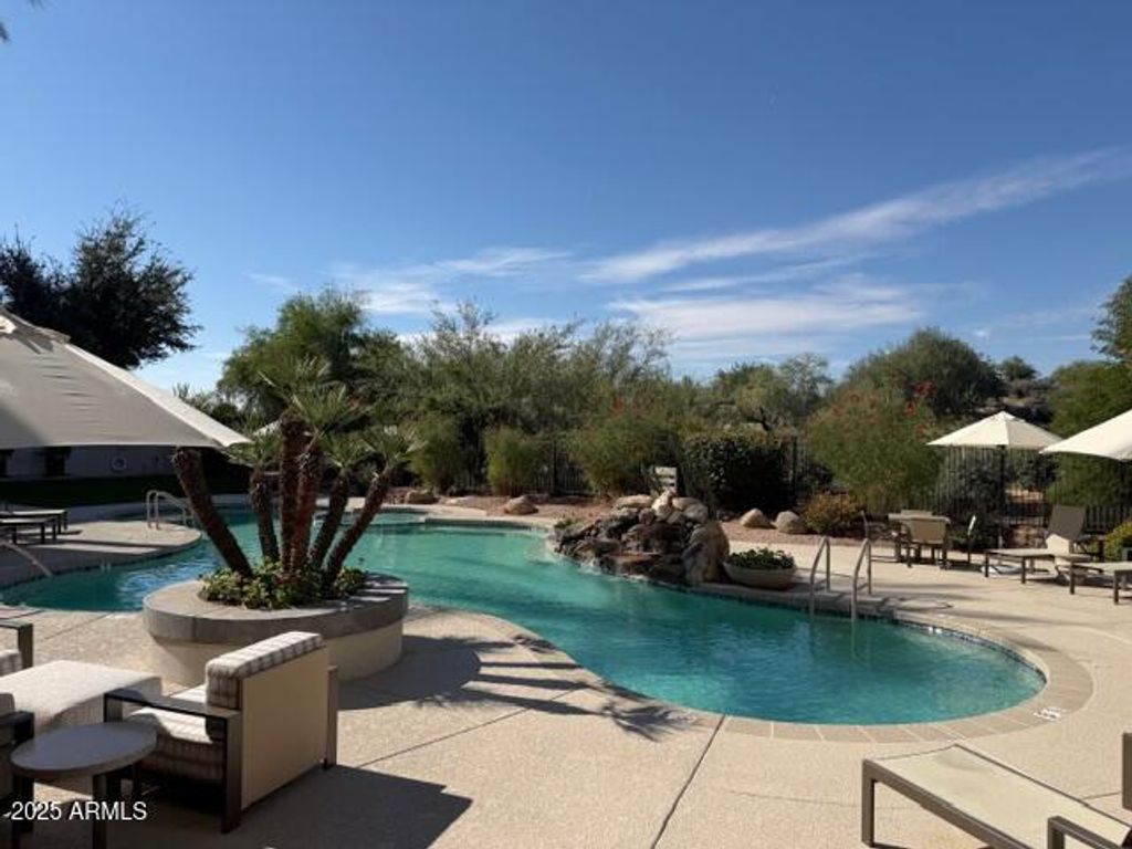 Photo of 15802 N 71st Street #406, Scottsdale, AZ 85254 (MLS # 6947154)