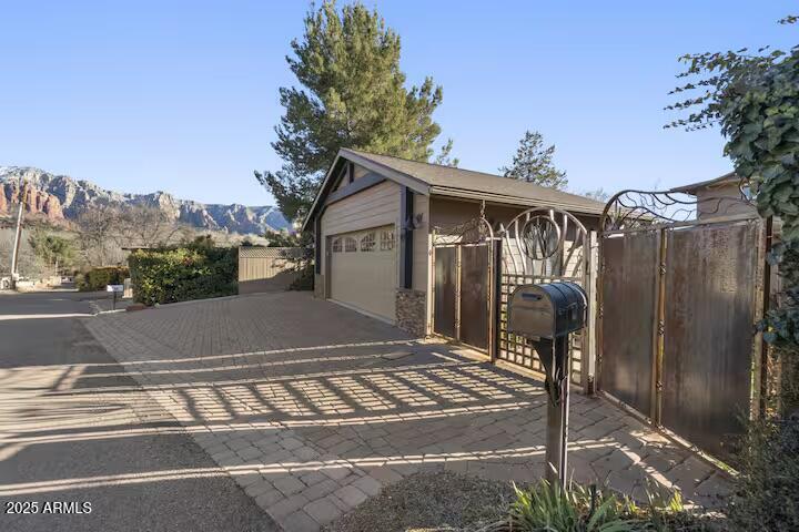 08.02 - SIERRA VISTA-MOUNTAIN VILLAS-CHIMNEY FLATS-ORCHARDS-HARTS V- JUNIPER HILLS - BRADLEY YAVAP - Residential