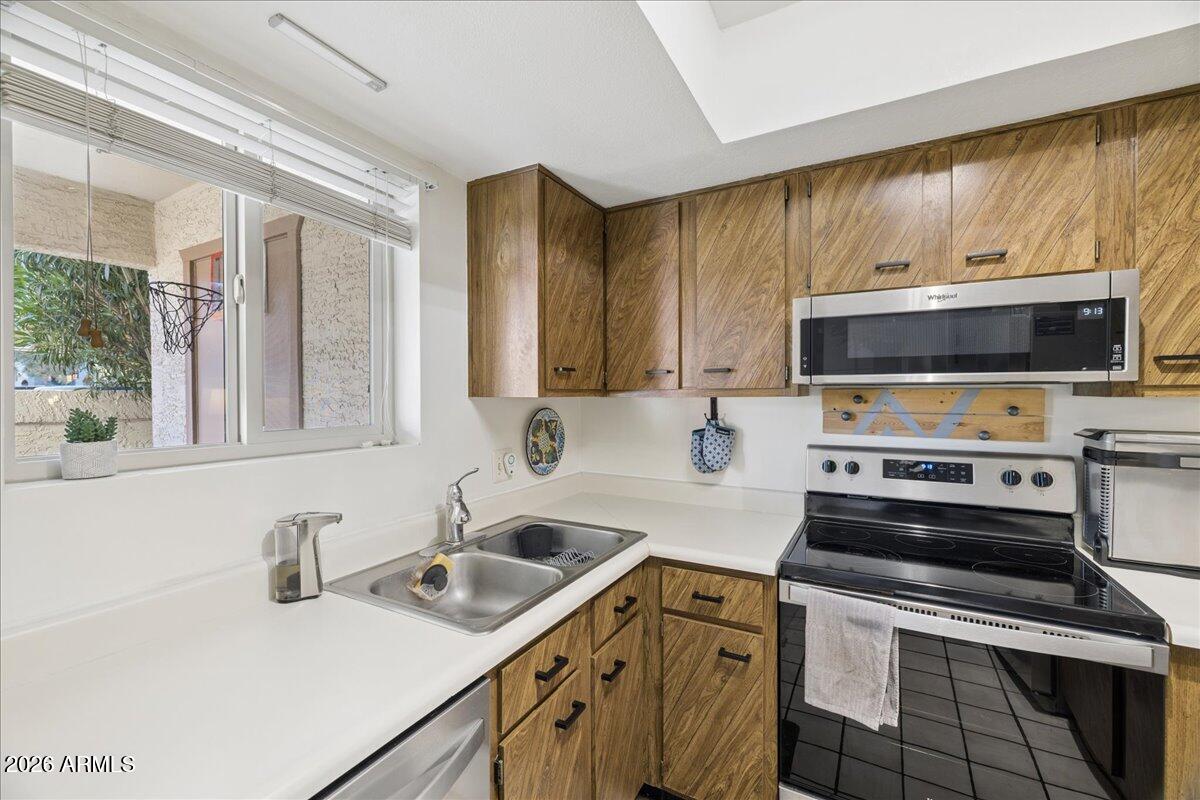 4150 E CACTUS Road 120