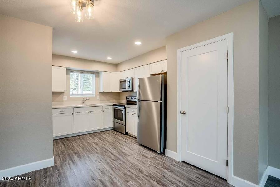 318 E VINE Circle Apt 102
