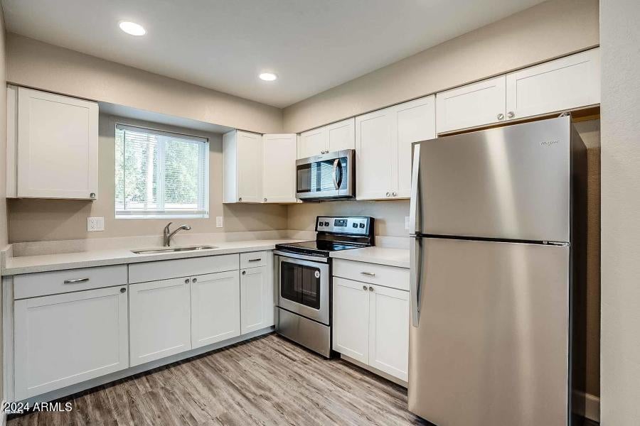318 E VINE Circle Apt 102
