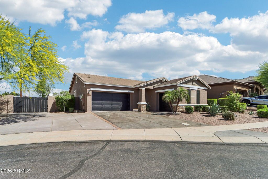 Photo of 9811 S 2nd Place, Phoenix, AZ 85042 (MLS # 7001234)