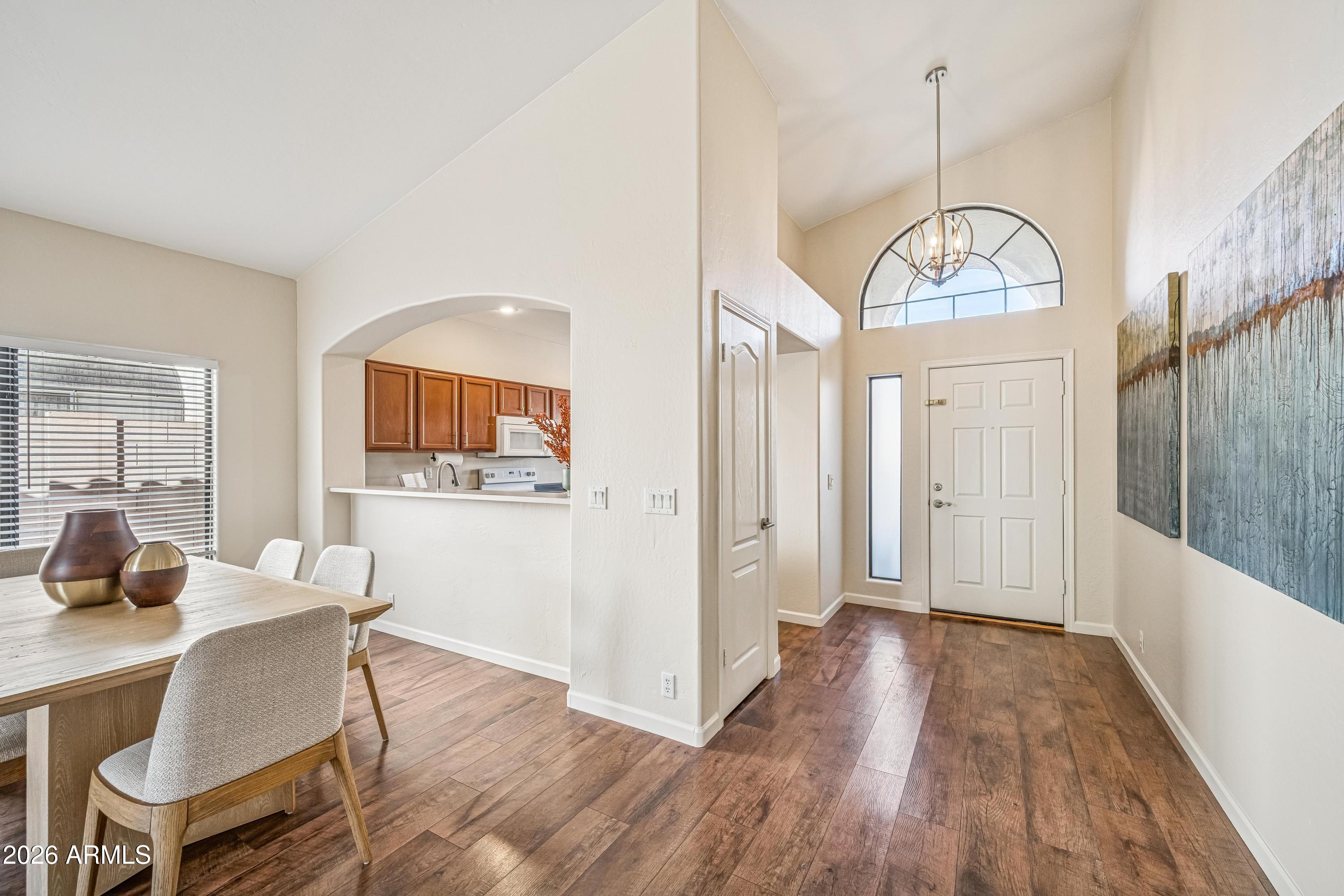 2141 W REDWOOD Drive