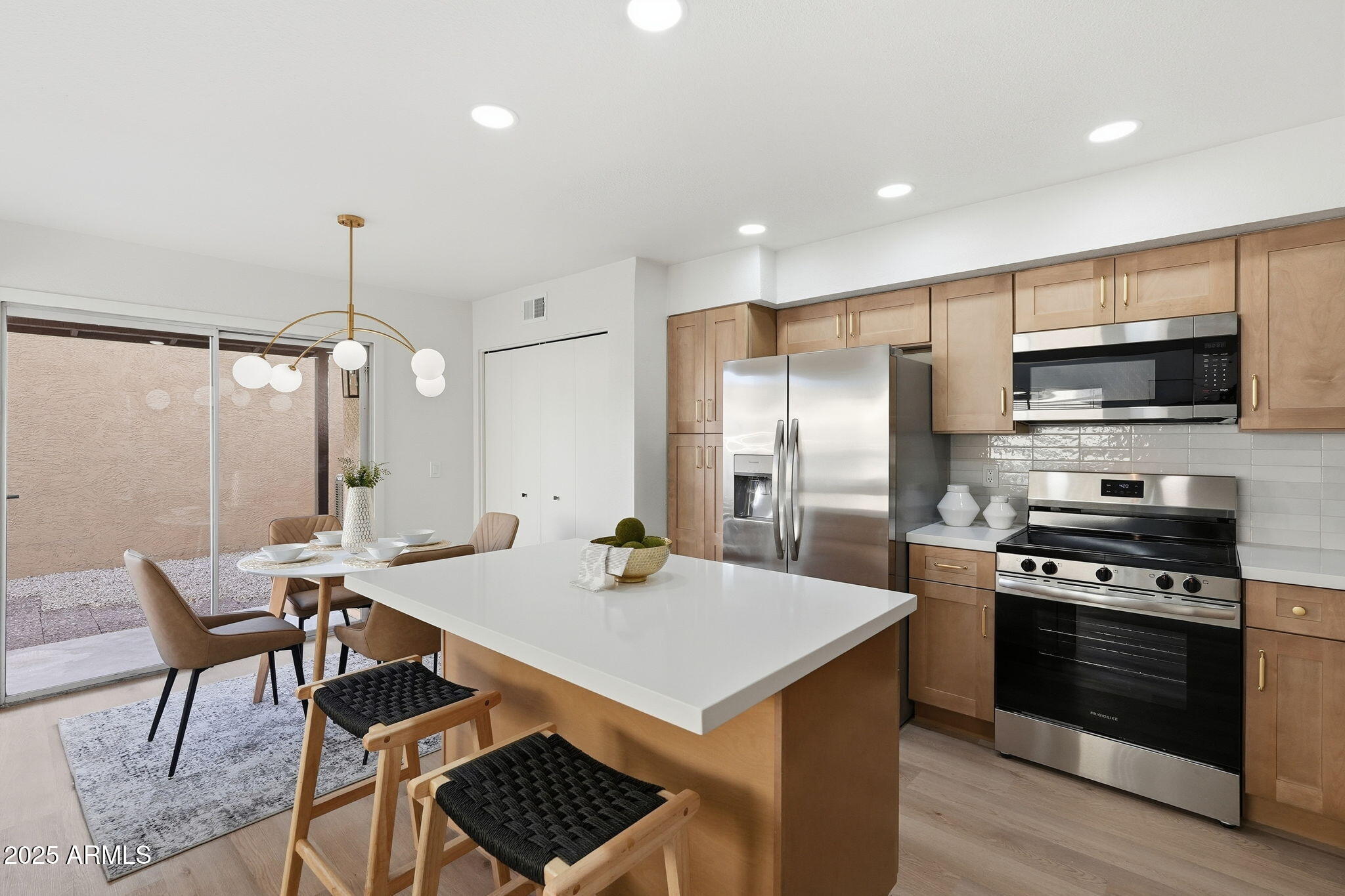 6717 W AIRE LIBRE Avenue