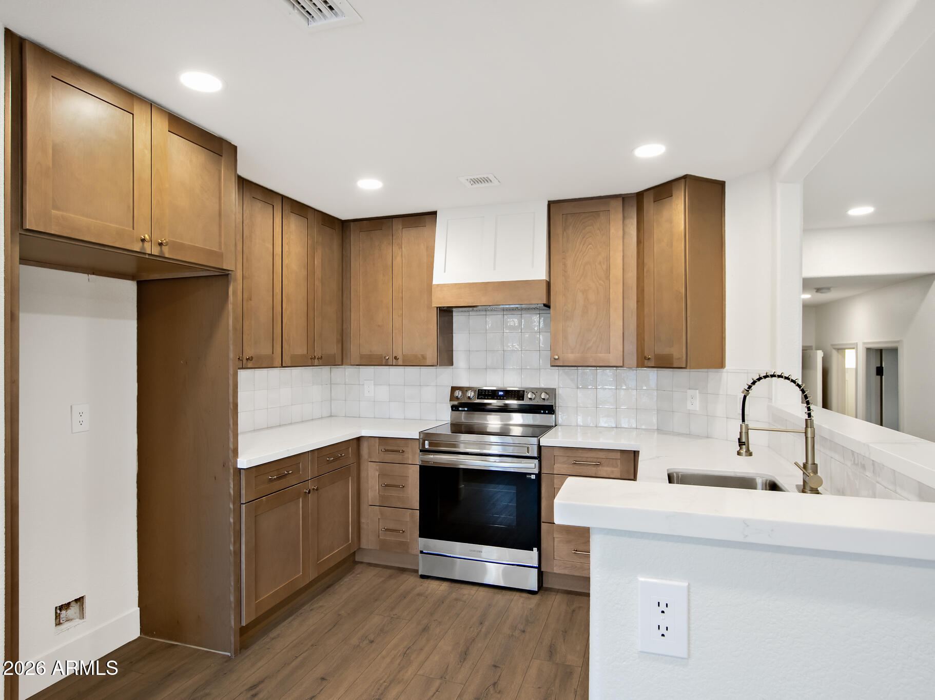 3025 S CASCADE Place