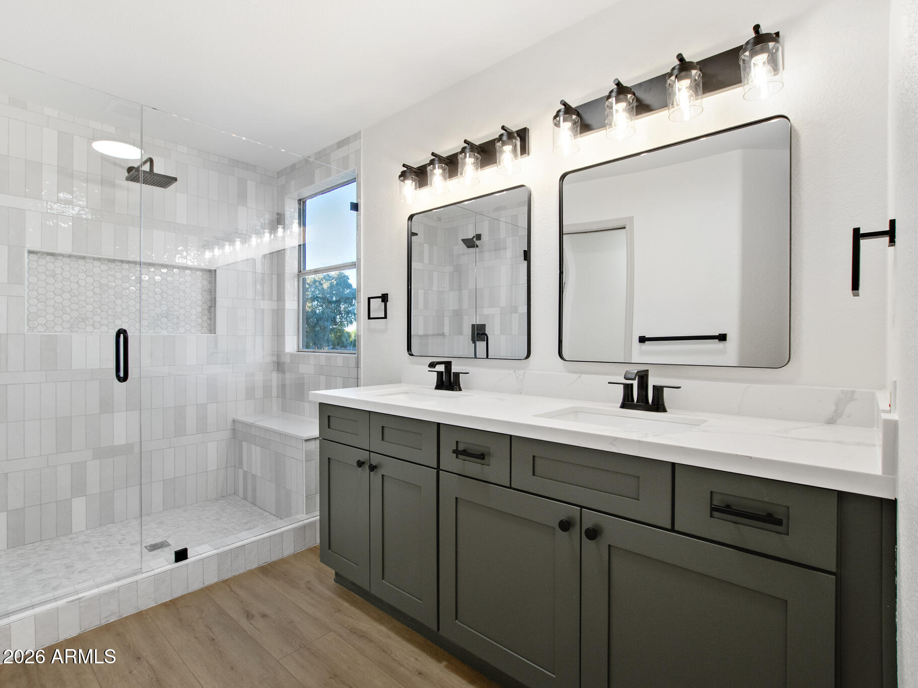 3025 S CASCADE Place