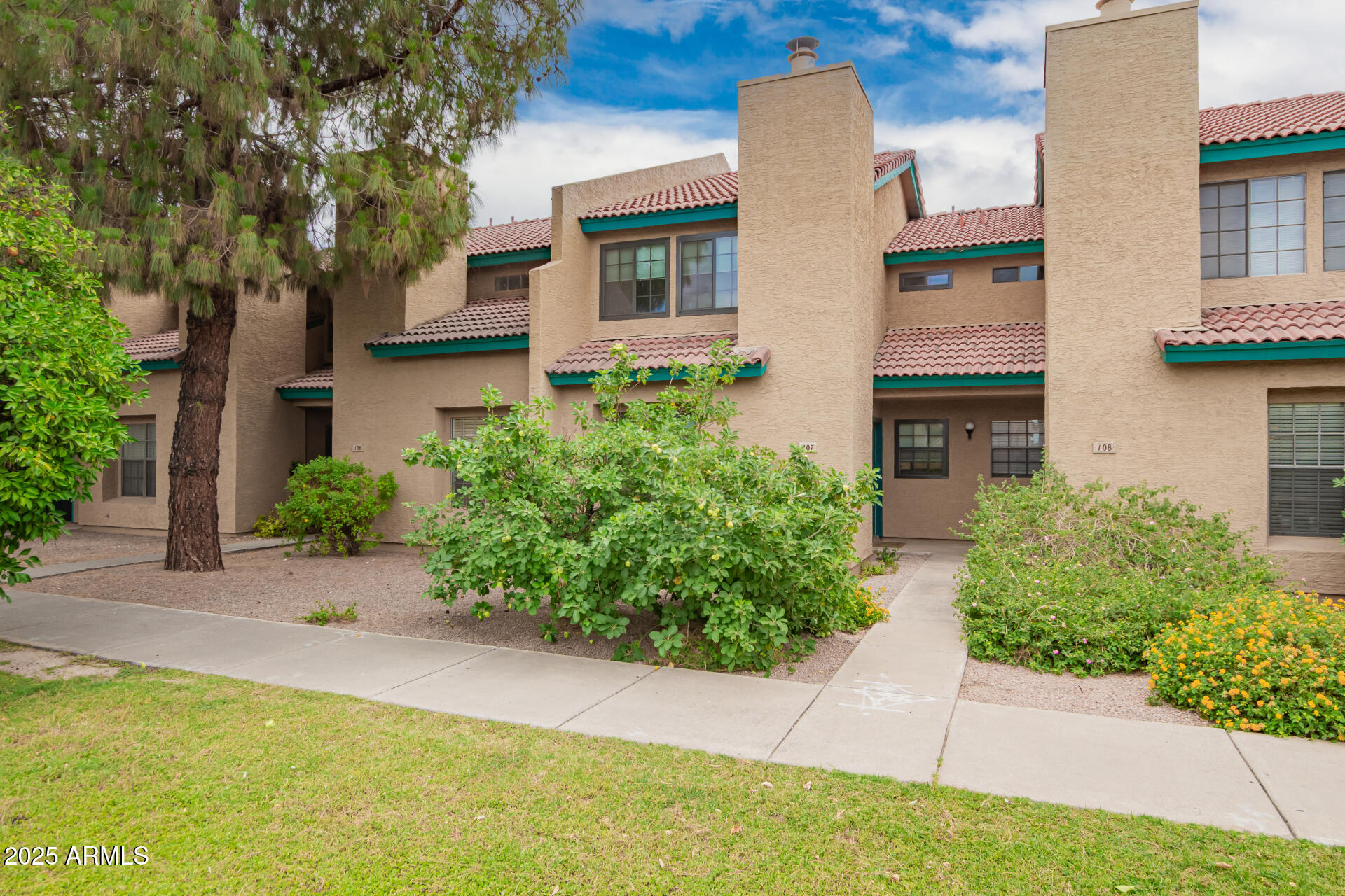 225 W 1ST Street 107