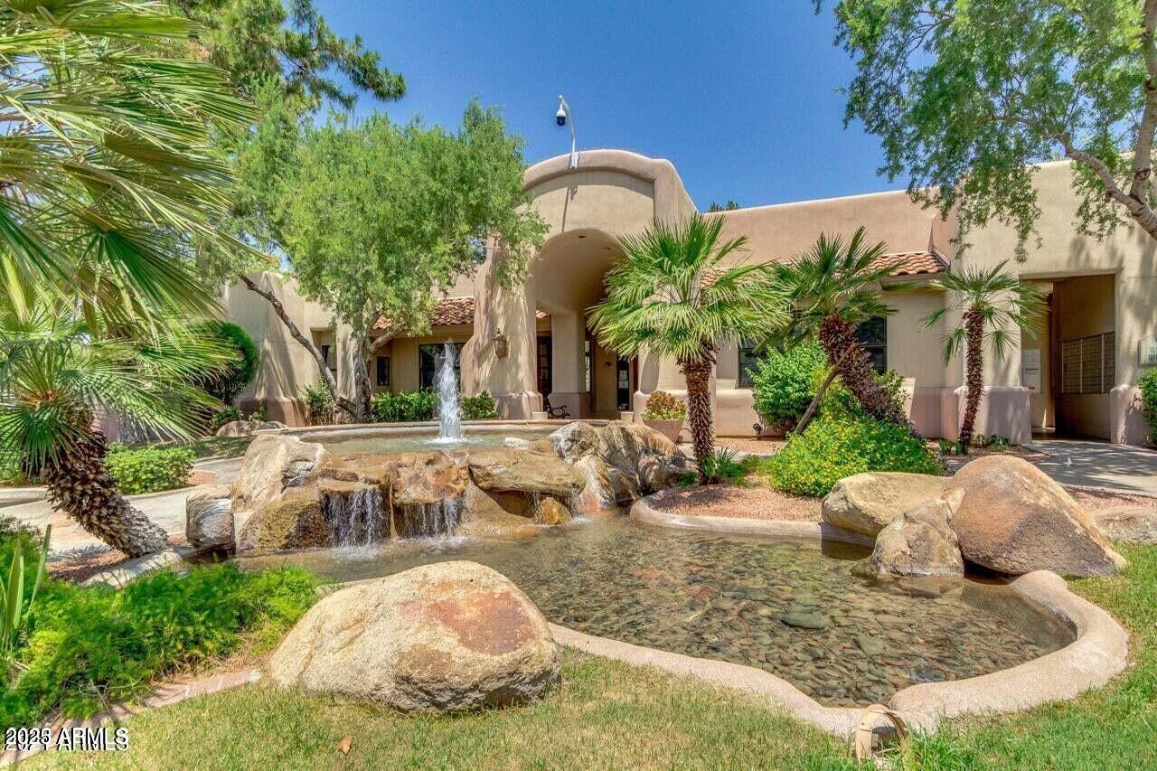 750 E NORTHERN Avenue 1052