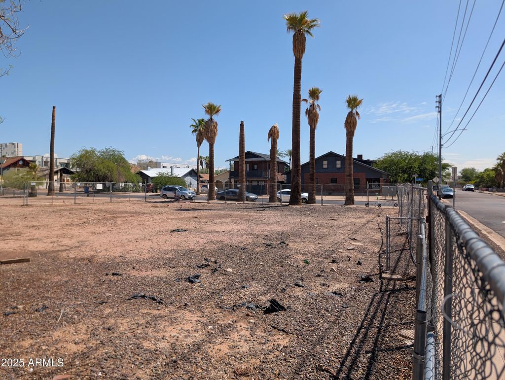 Photo of 902 N 8th Street #15, Phoenix, AZ 85006 (MLS # 6912085)
