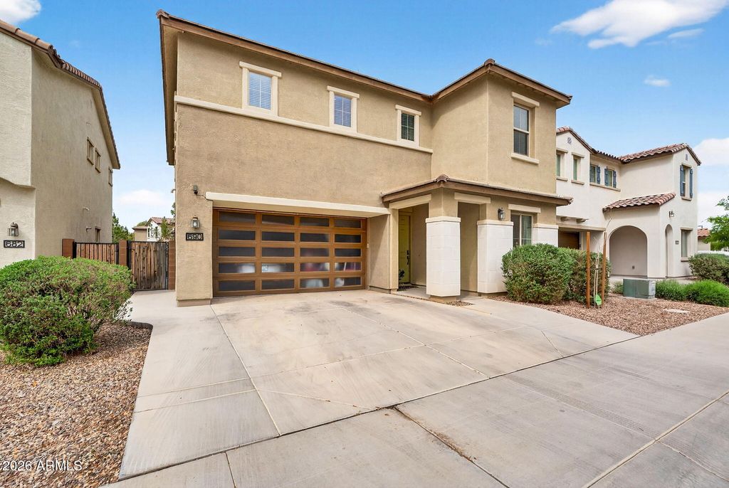 Photo of 690 N Sparrow Court, Gilbert, AZ 85234 (MLS # 6992438)