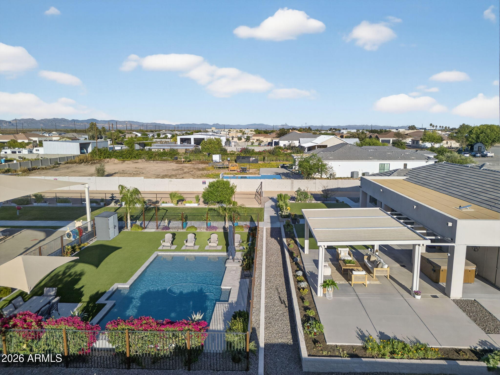 1124 E LOVELAND Lane