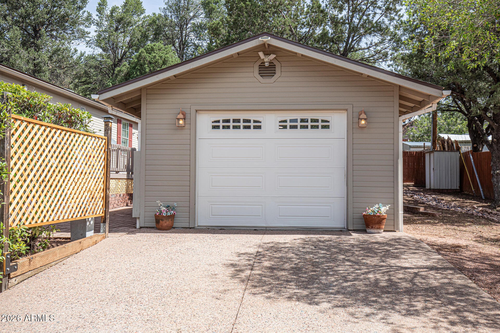 2001 N MURCHISON Circle
