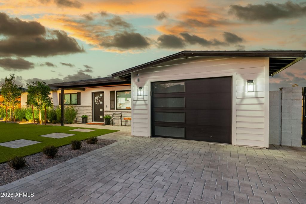 Photo of 260 E Bruce Avenue, Gilbert, AZ 85234 (MLS # 6968752)