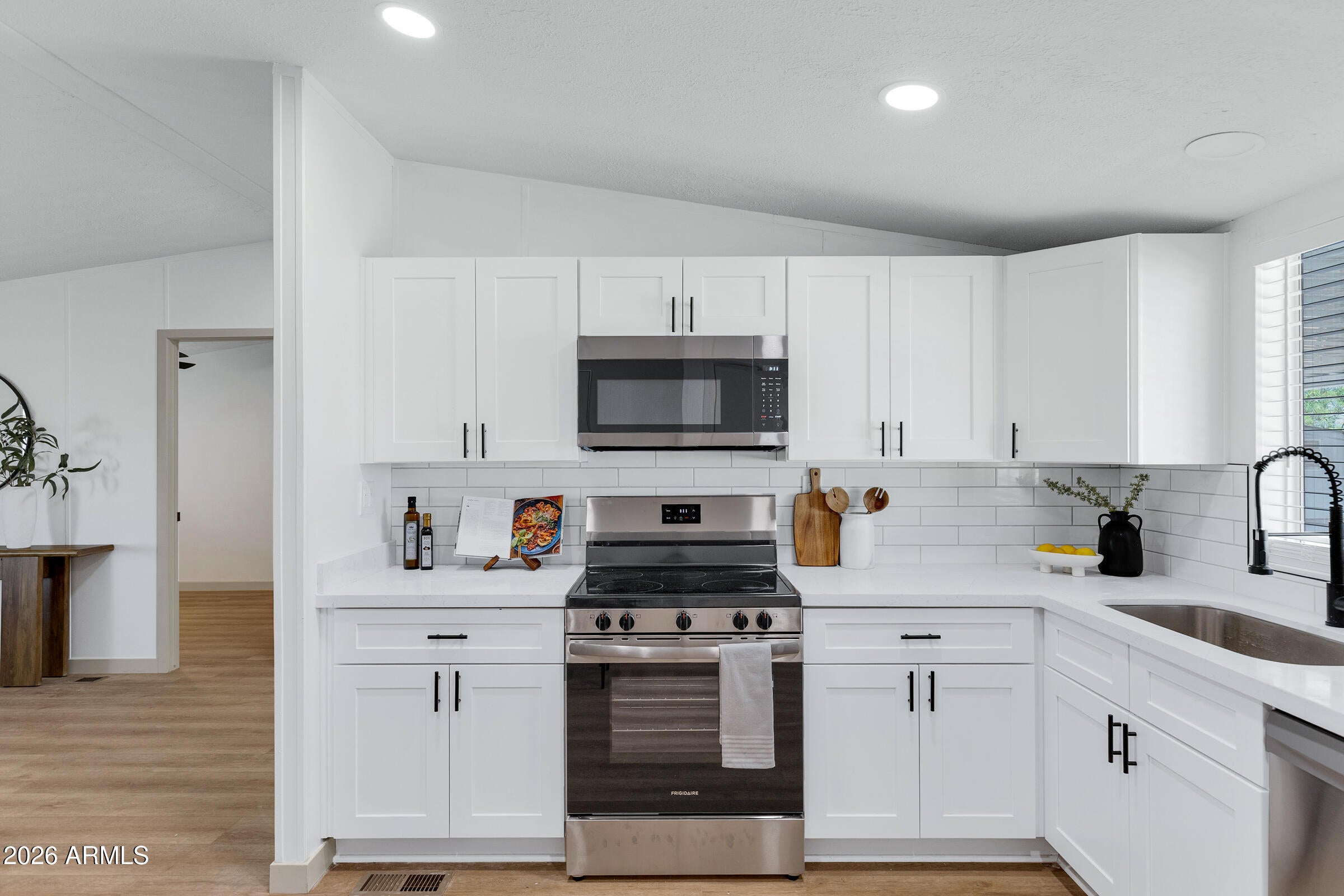 646 S 98TH Street
