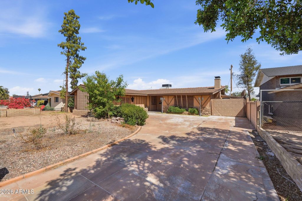 Photo of 224 E La Jolla Drive, Tempe, AZ 85282 (MLS # 7021857)
