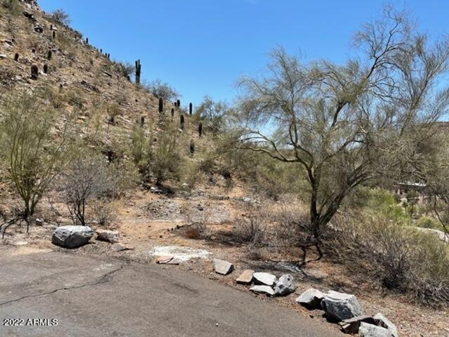 Spectacular rare find in Paradise Valley. 
1.5 Acre homesite in Clearwater Hills...Exclusive guard gated community .
Gorgeous views...end of cul de sac sitting up high with nice privacy.