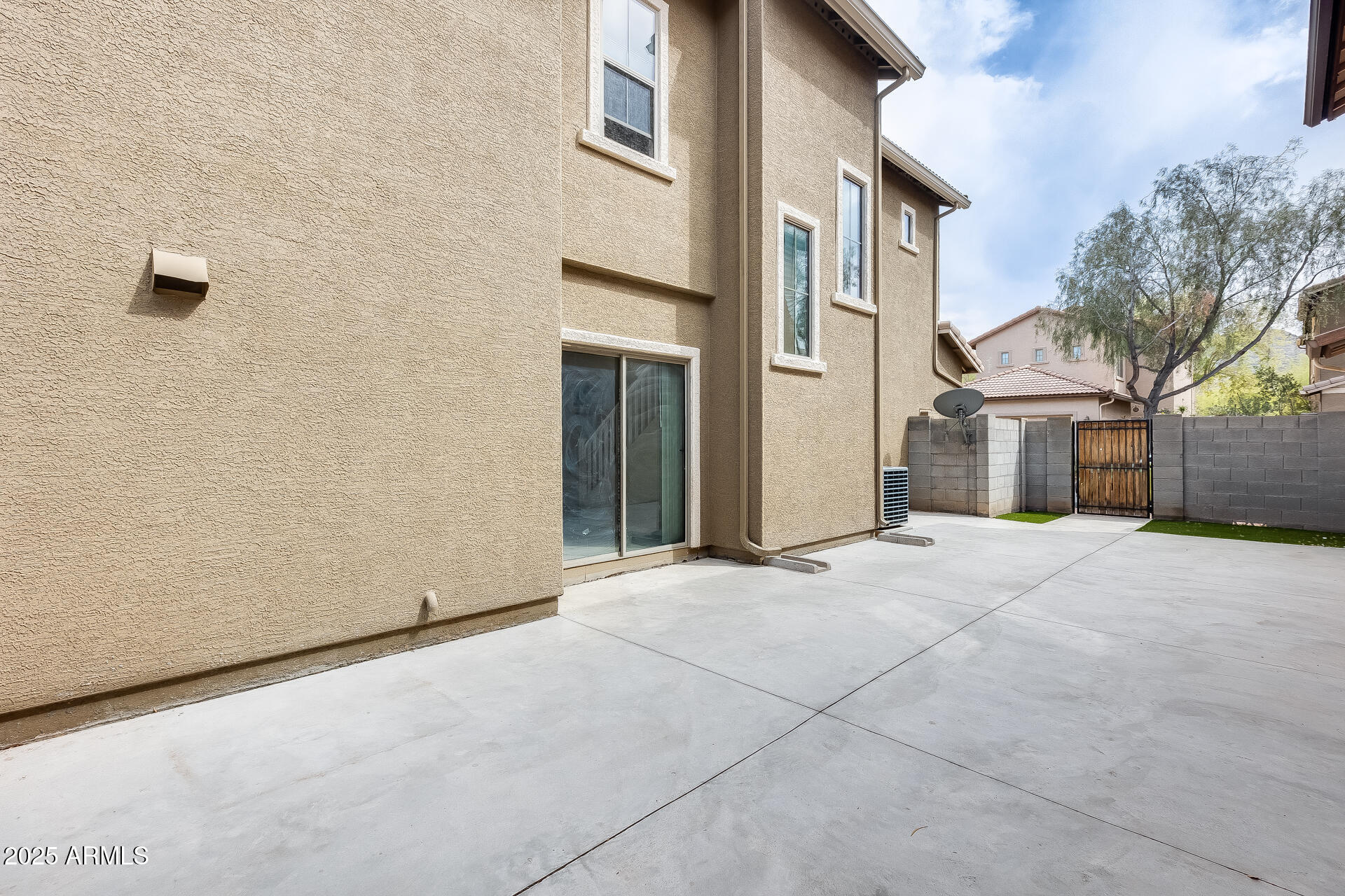 9435 S 33RD Drive