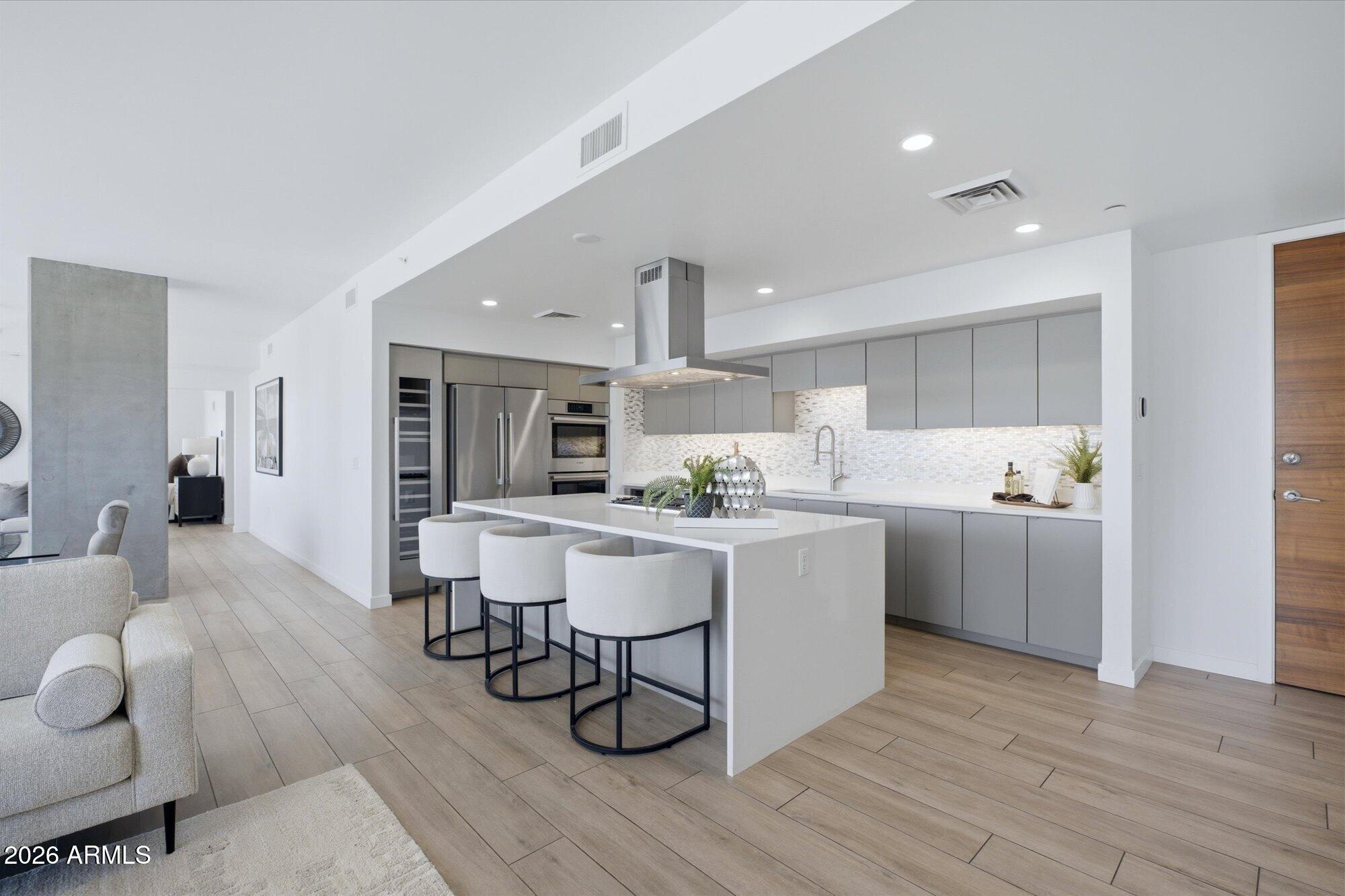 200 W PORTLAND Street 1017