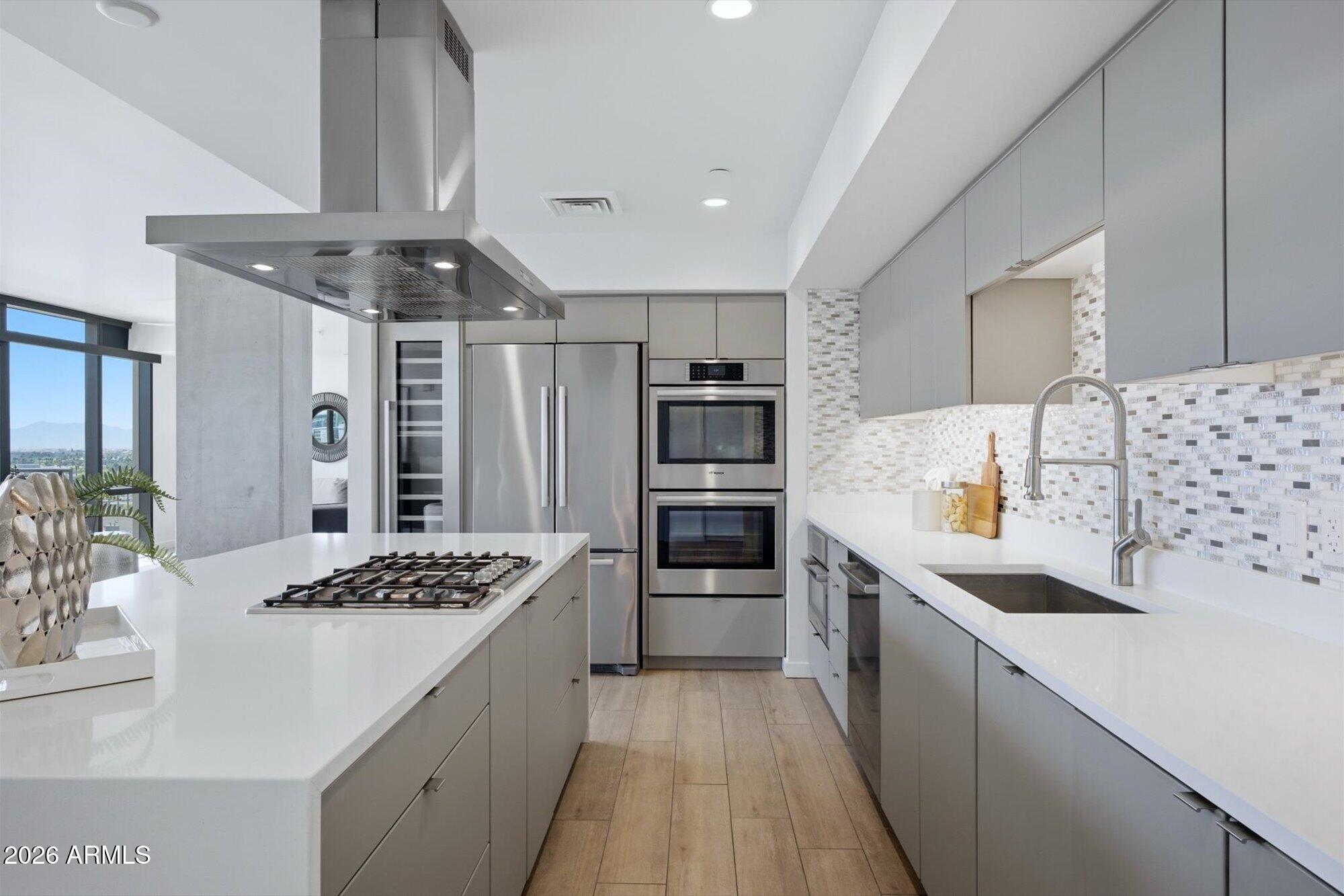 200 W PORTLAND Street 1017