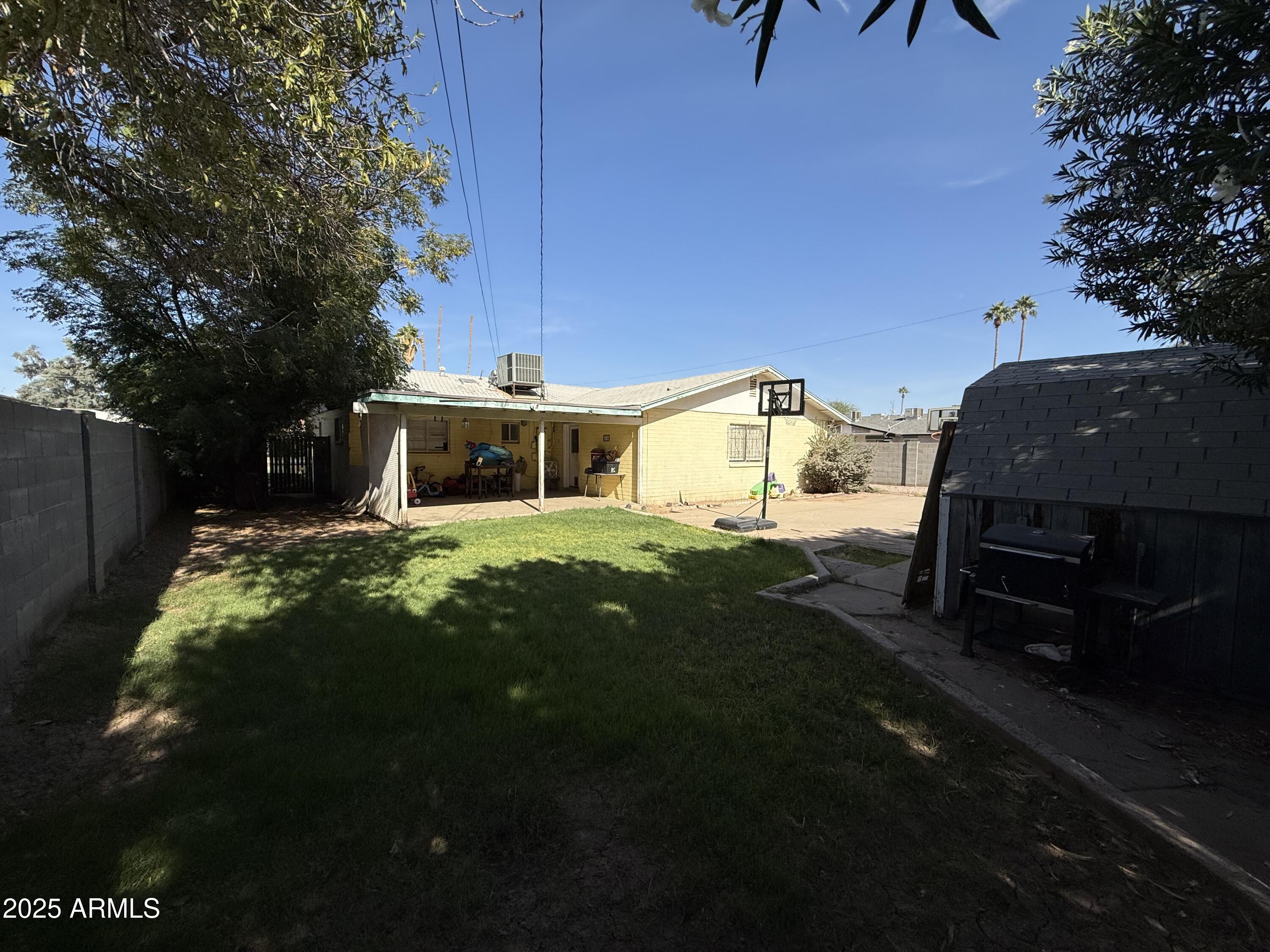 815 E JACKSON Avenue