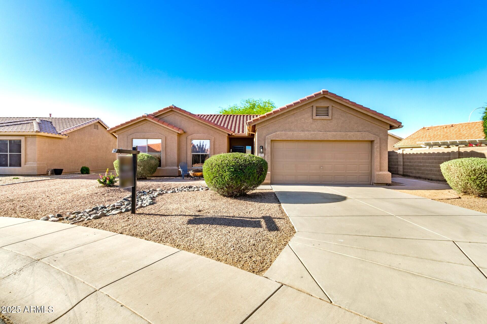 1492 E WESTCHESTER Drive