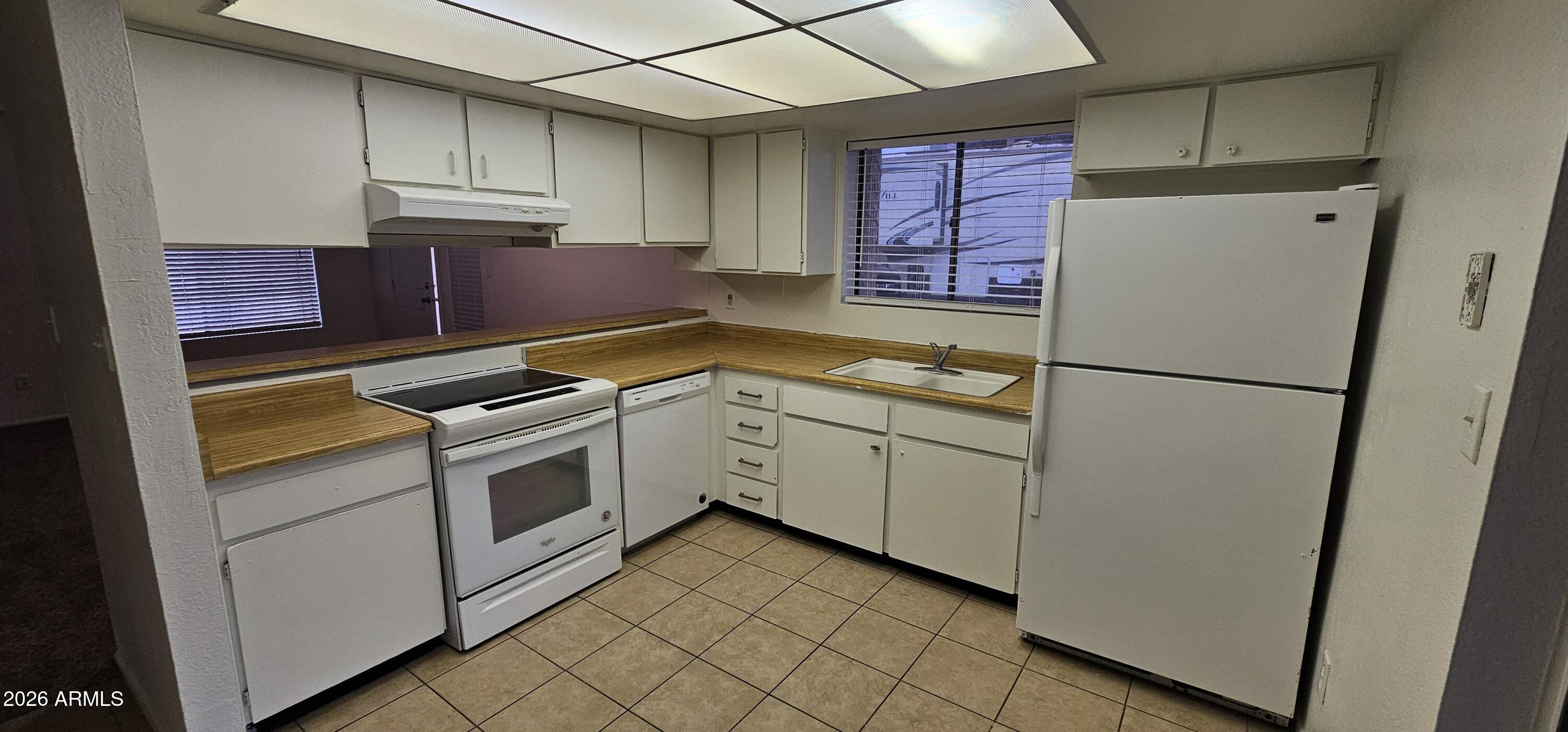 683 W CALLE TUBERIA --