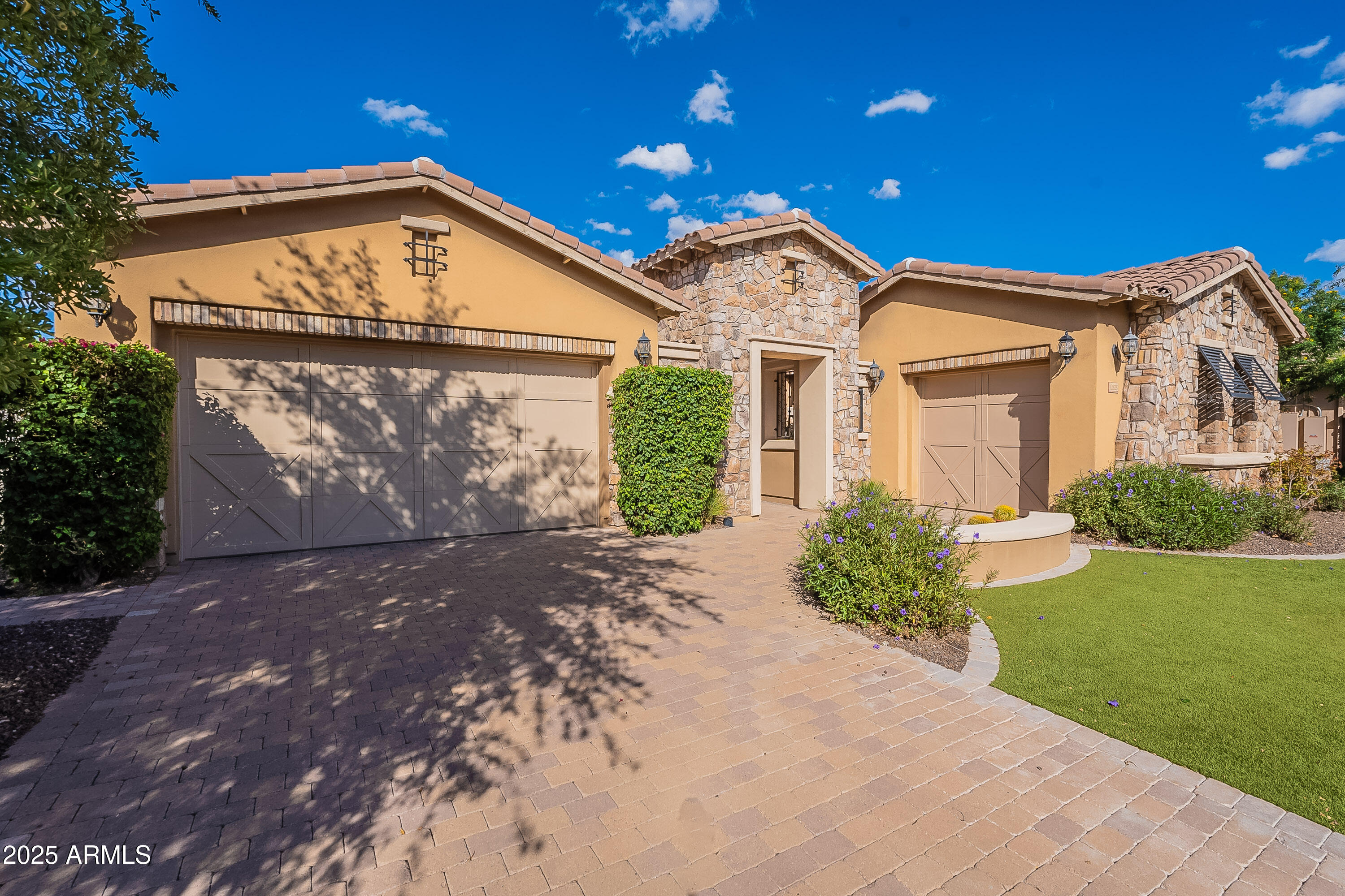 12828 W OYER Lane