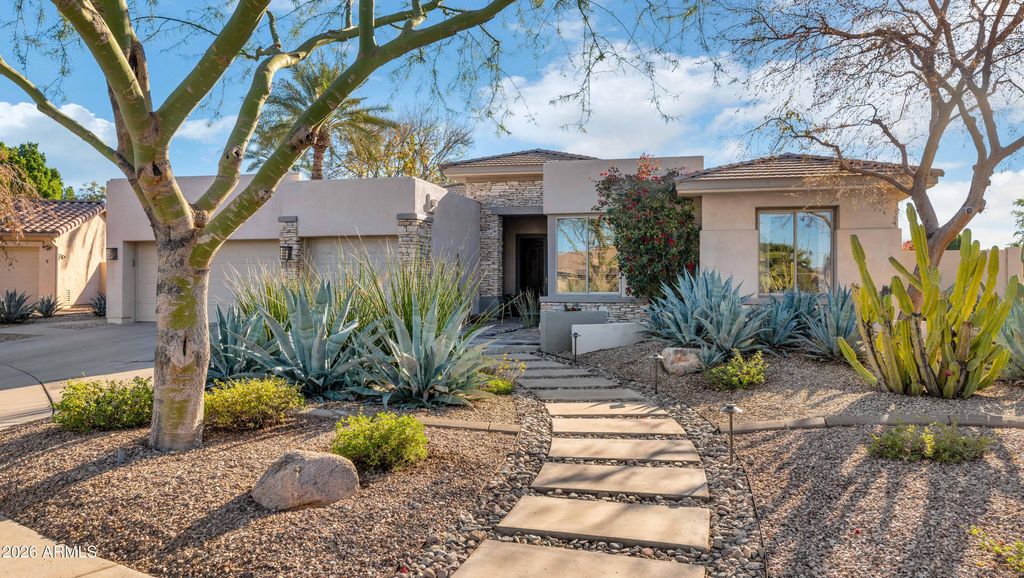 Photo of 190 E Louis Way, Tempe, AZ 85284 (MLS # 6975057)