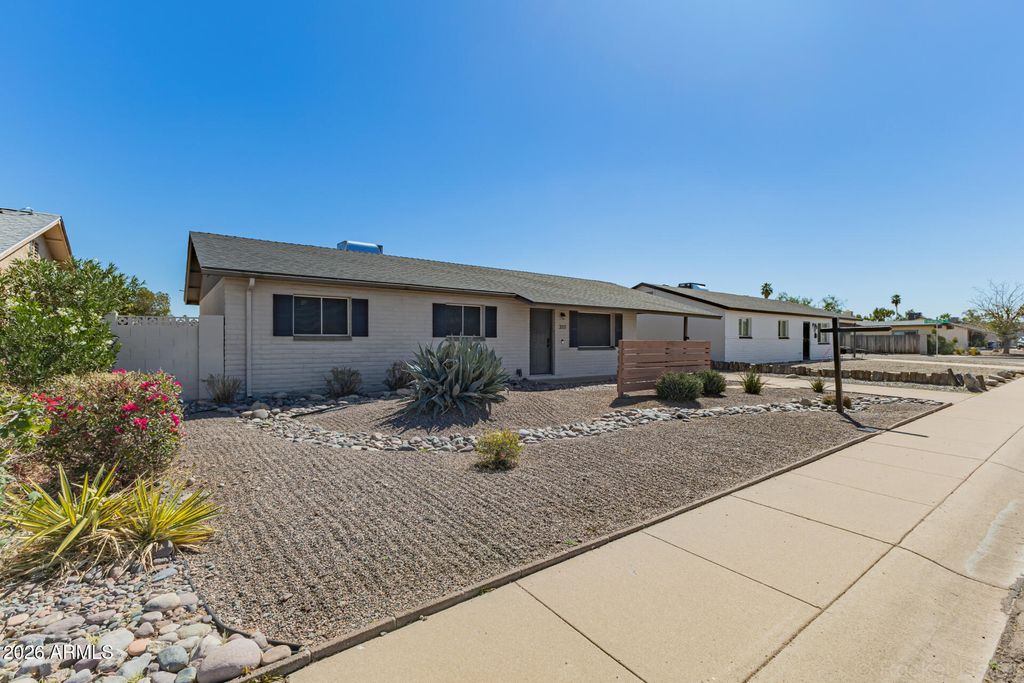 Photo of 3111 S Edward Drive, Tempe, AZ 85282 (MLS # 6997187)