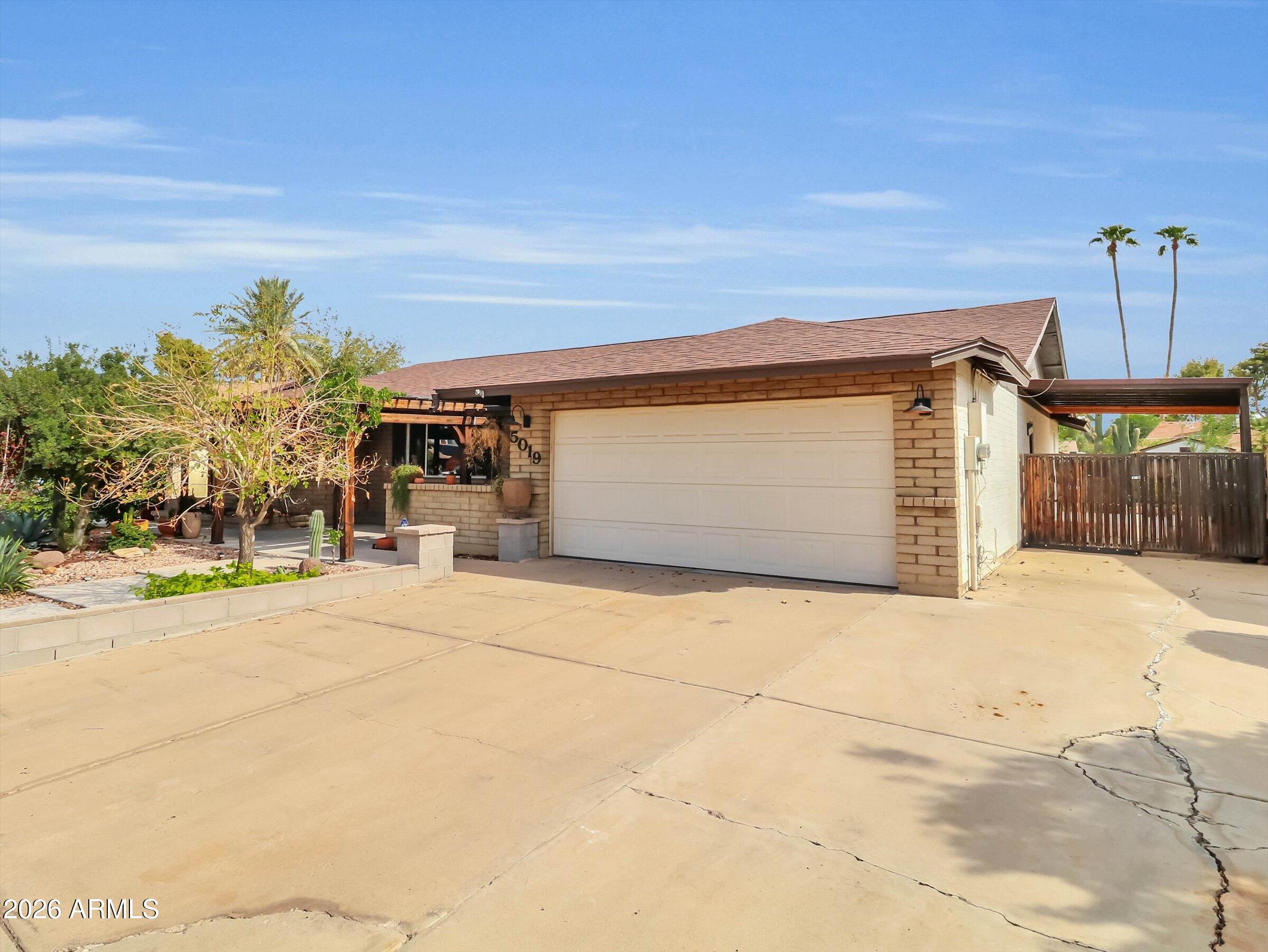5019 W CAROL Avenue