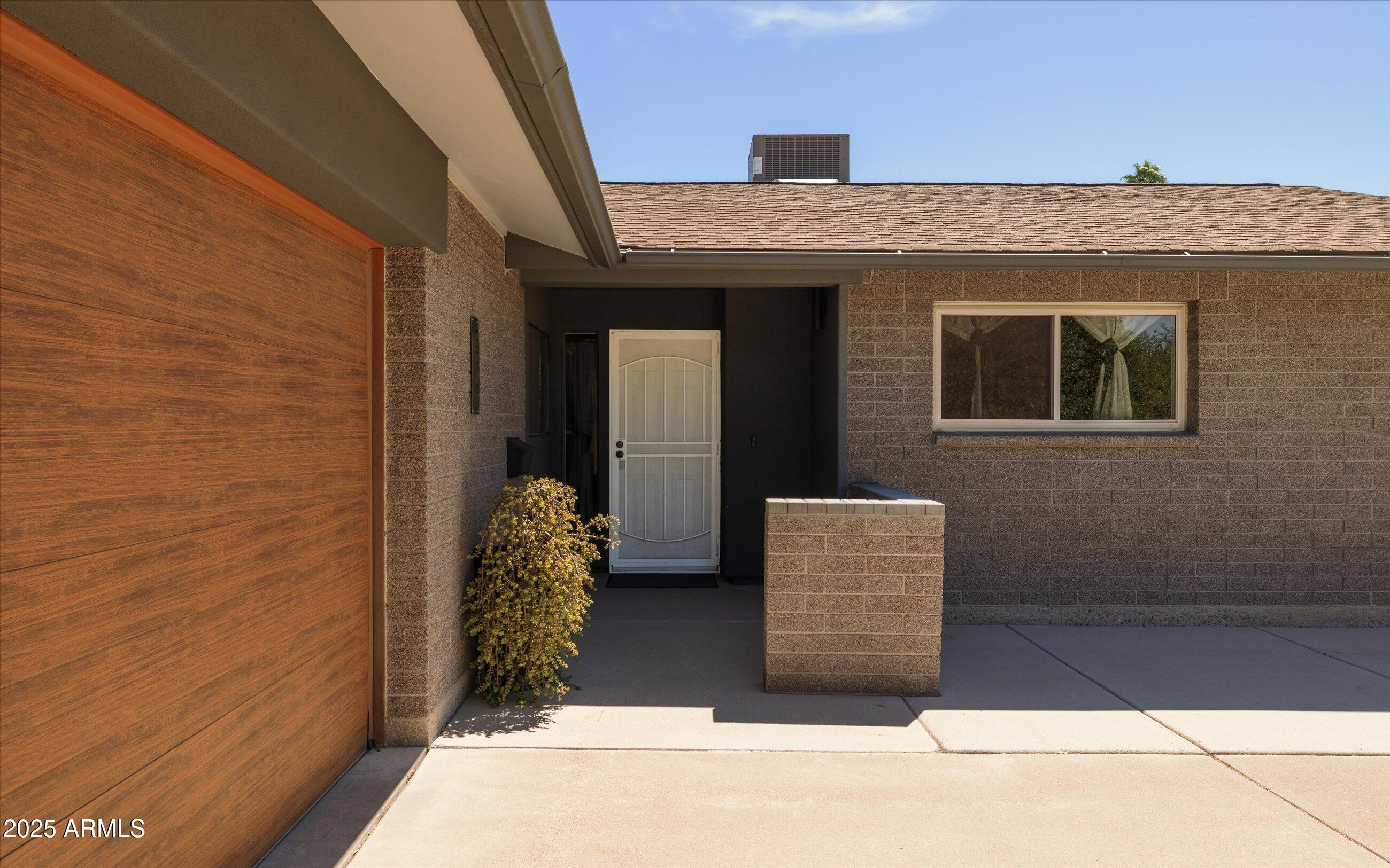 8502 E ROSE Lane