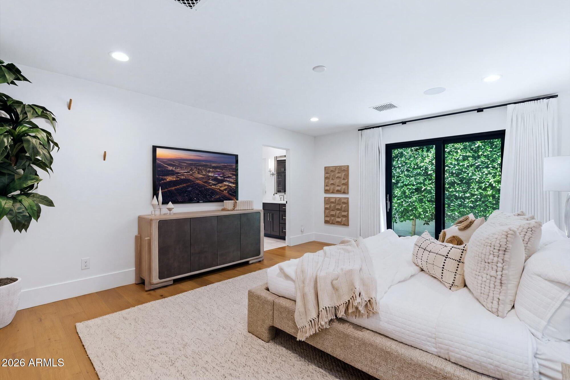 DEL PRADO - Residential