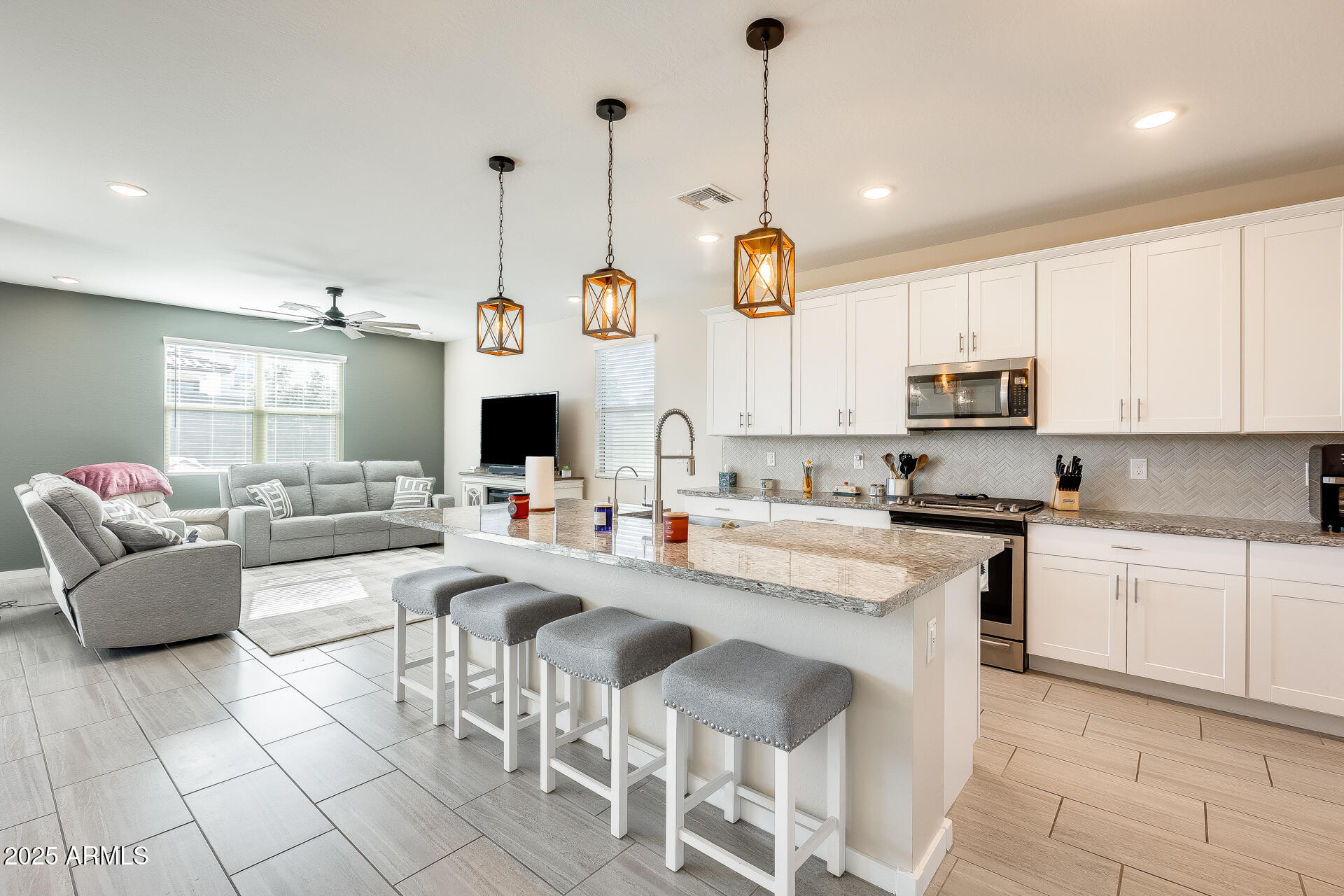 17381 W RUNNING DEER Trail