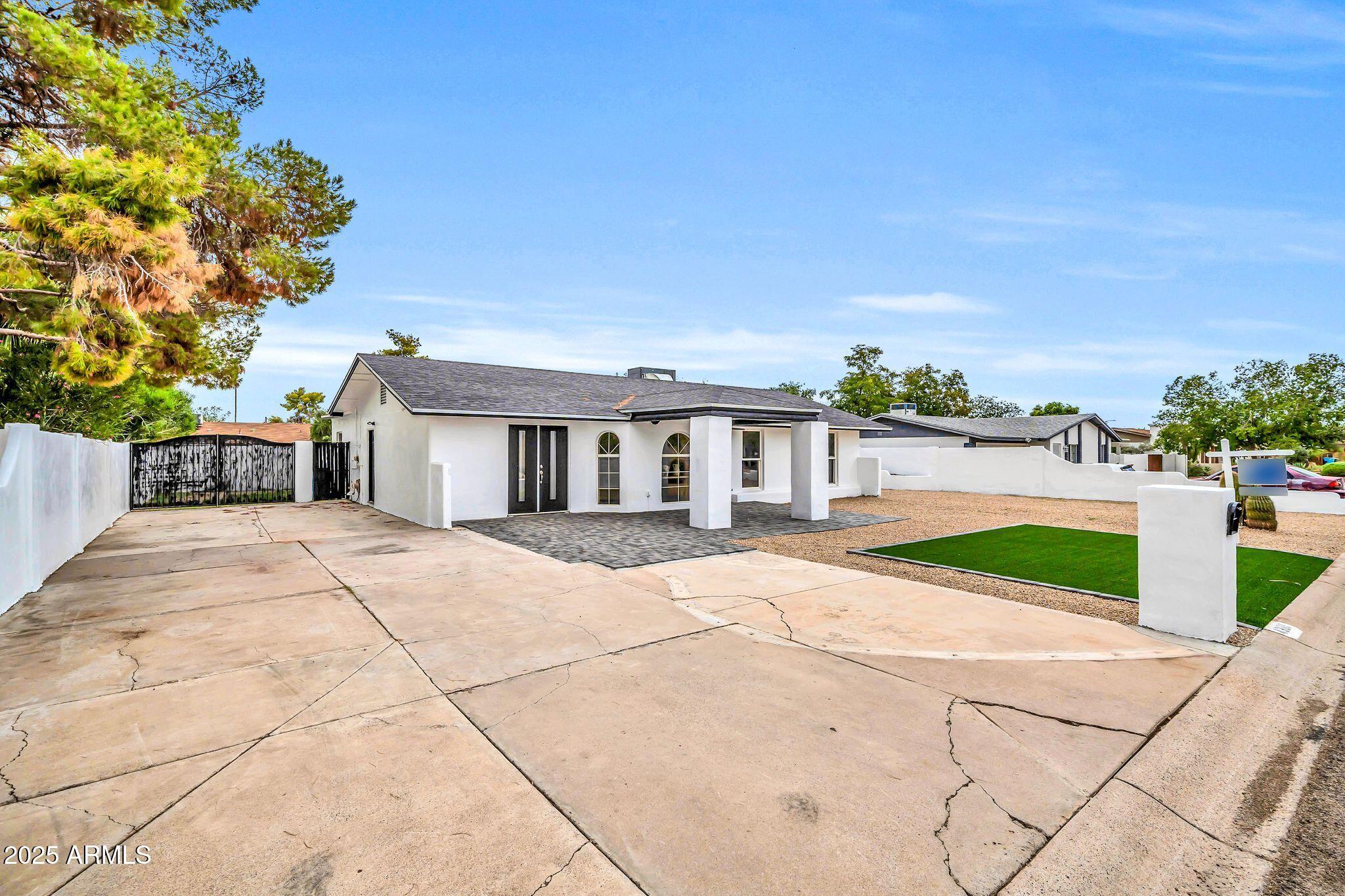 4301 E BLUEFIELD Avenue