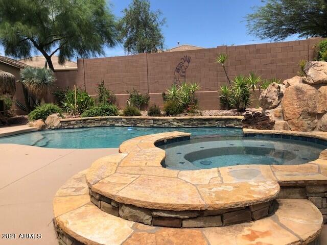 1726 W MEDINAH Court