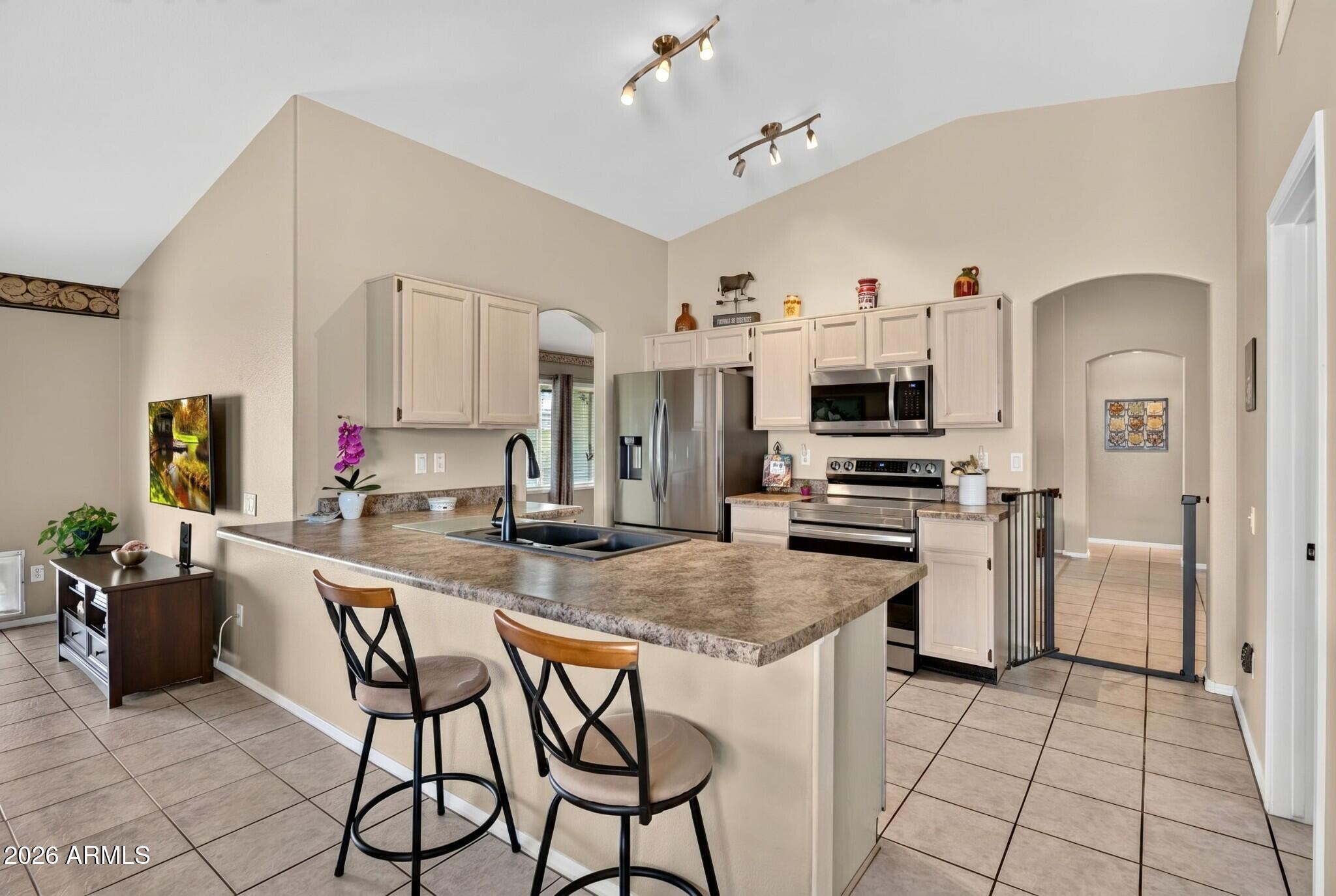 739 S CHOLLA Street