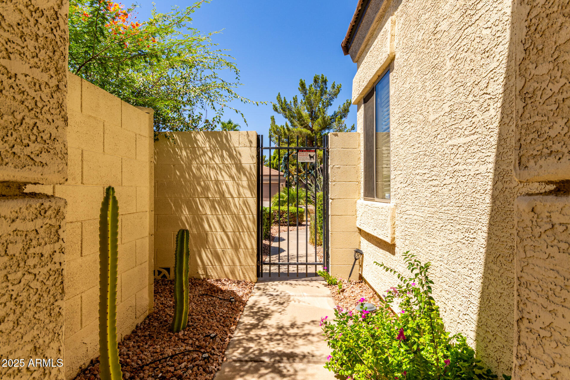3234 E MALDONADO Drive