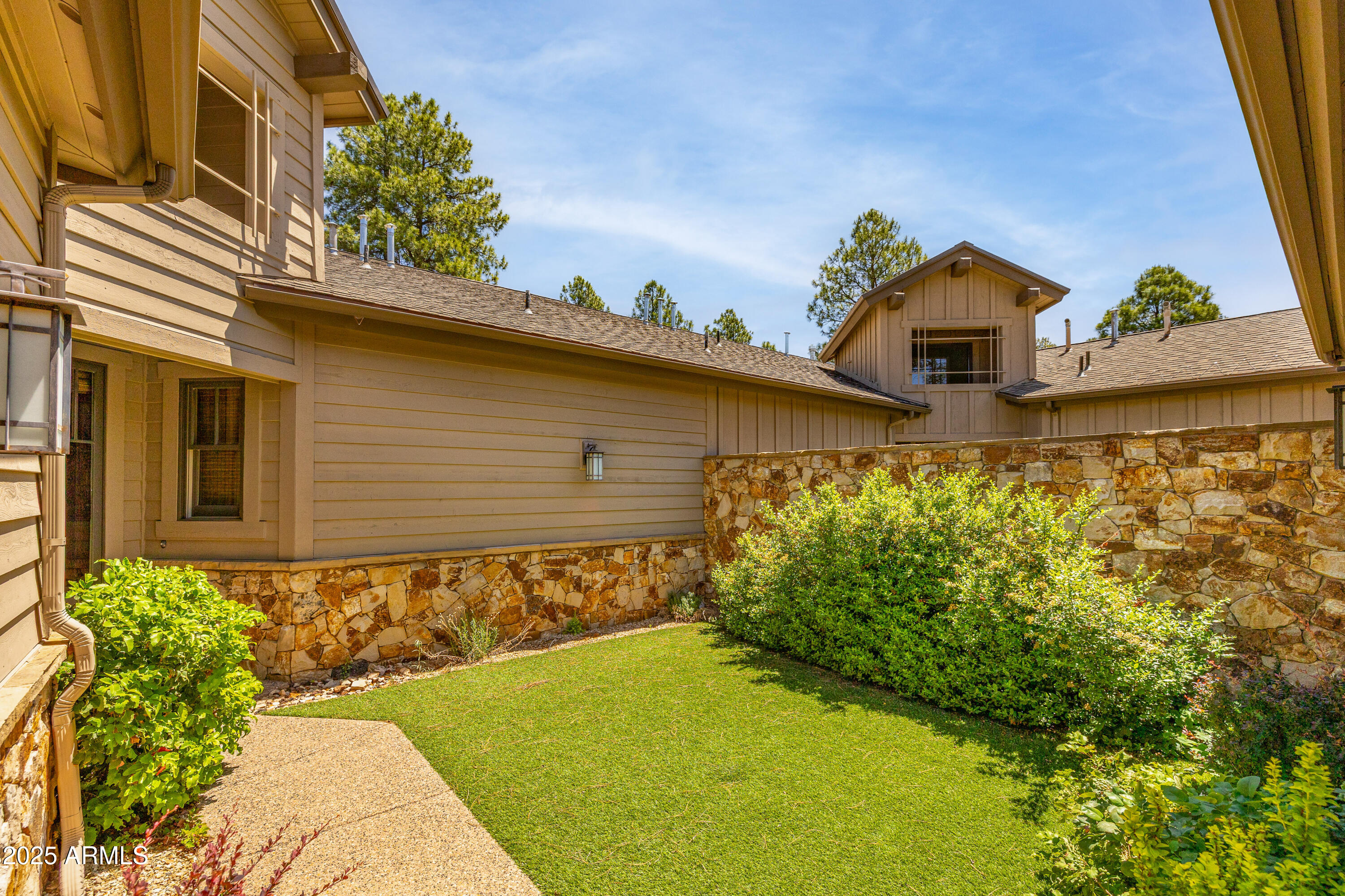 1734 E Mossy Oak Court 3