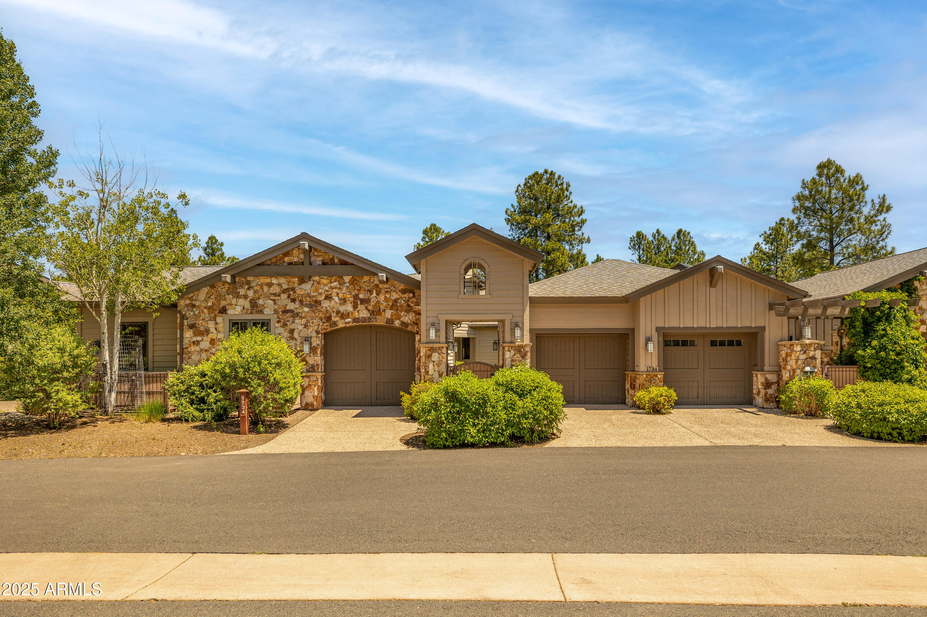 1734 E Mossy Oak Court 3