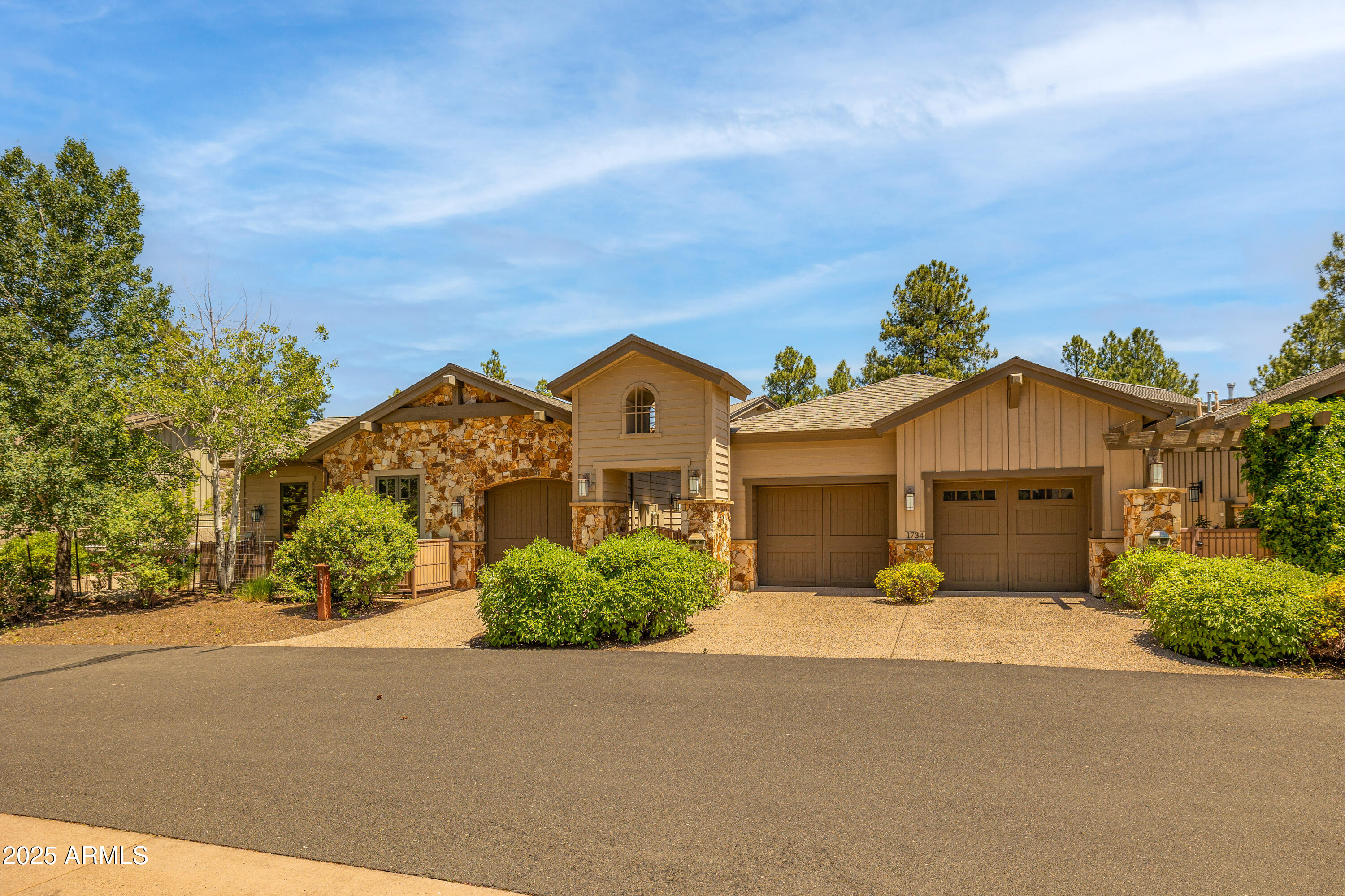 1734 E Mossy Oak Court 3