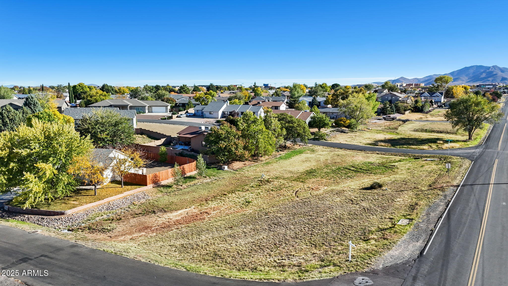 7001 E LOBO Way 8564