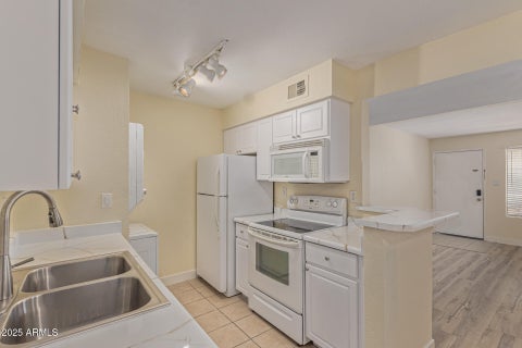 Photo of 5995 N 78th Street #1037, Scottsdale, AZ 85250 (MLS # 6915785)