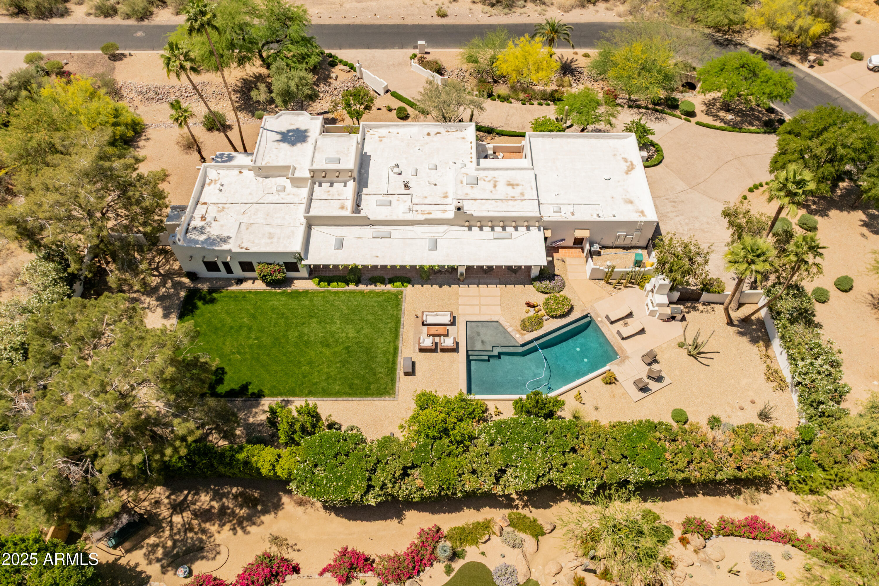 Paradise Valley, Arizona 85253, United States, 4 Bedrooms Bedrooms, ,5 BathroomsBathrooms,Residential,Pending,108041