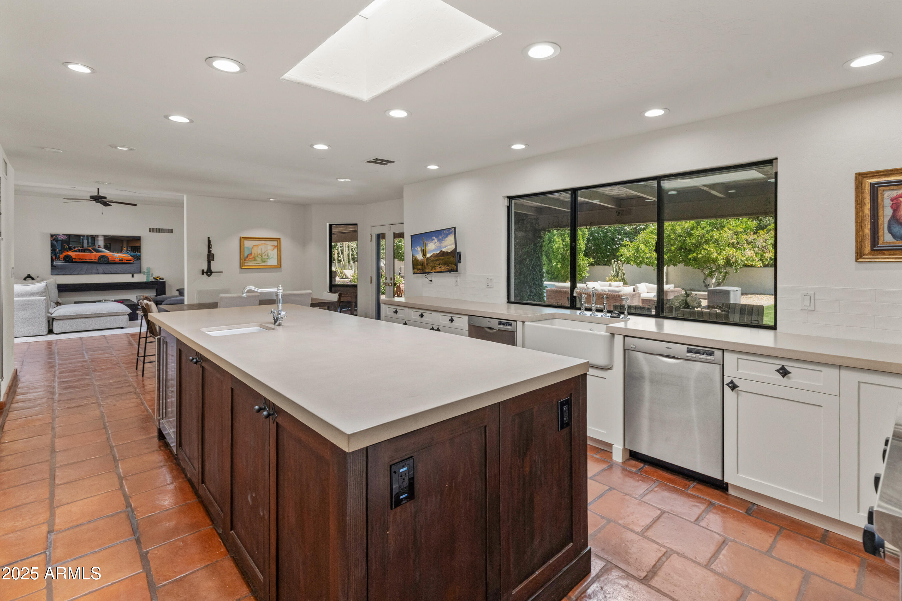 Paradise Valley, Arizona 85253, United States, 4 Bedrooms Bedrooms, ,5 BathroomsBathrooms,Residential,Pending,108041